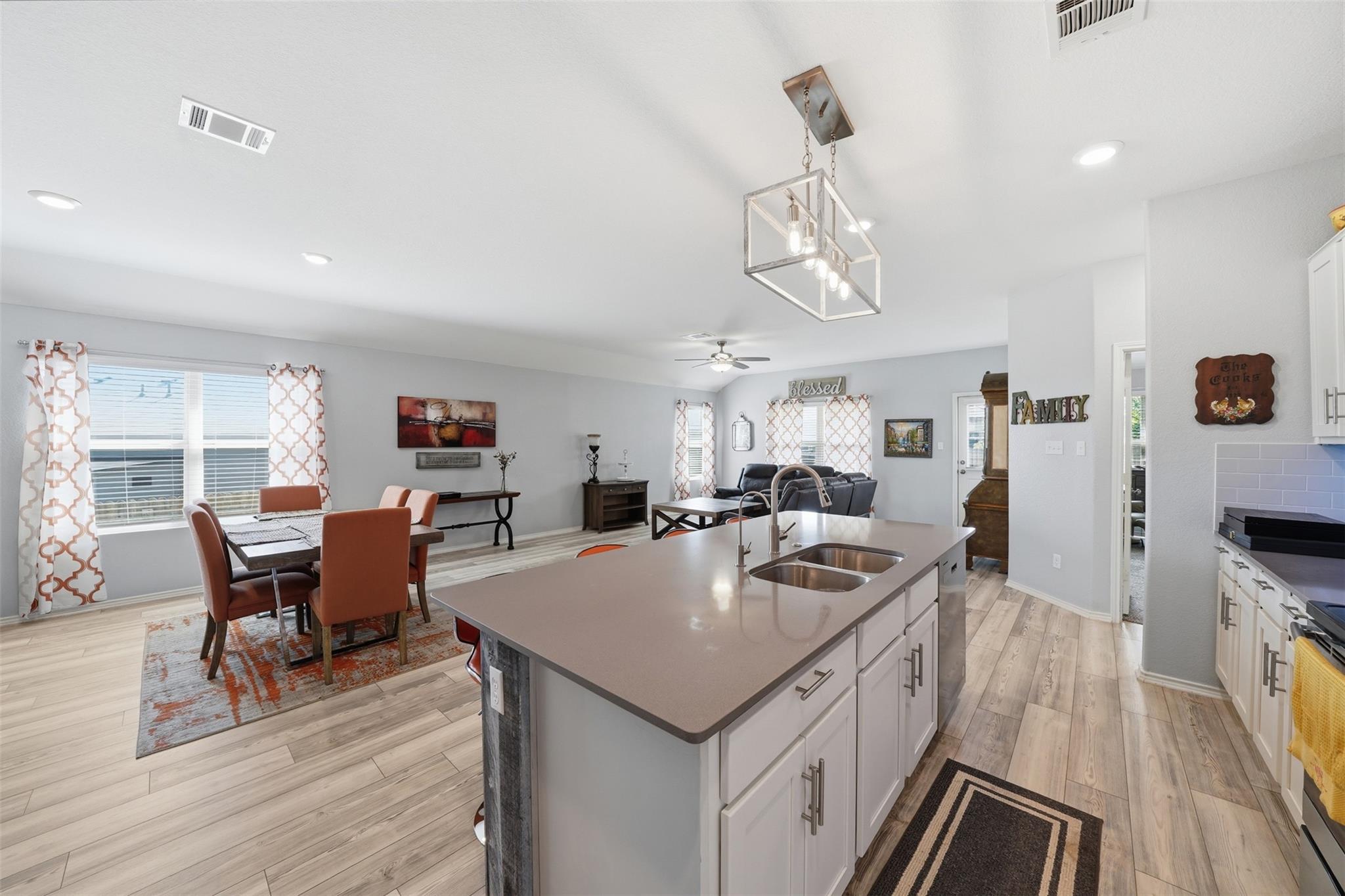 116 Cosmos Ln, Jarrell, TX 76537