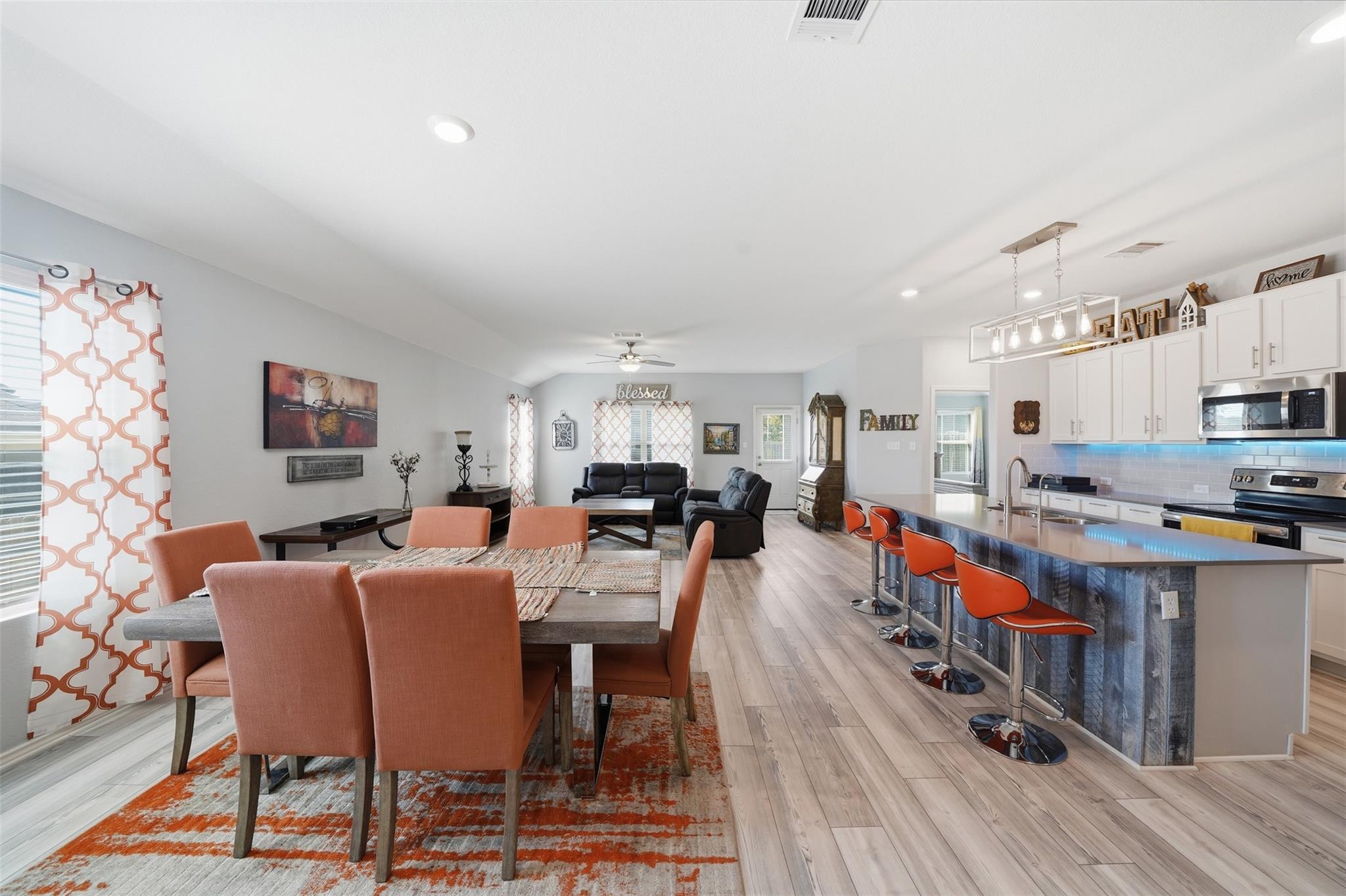 116 Cosmos Ln, Jarrell, TX 76537