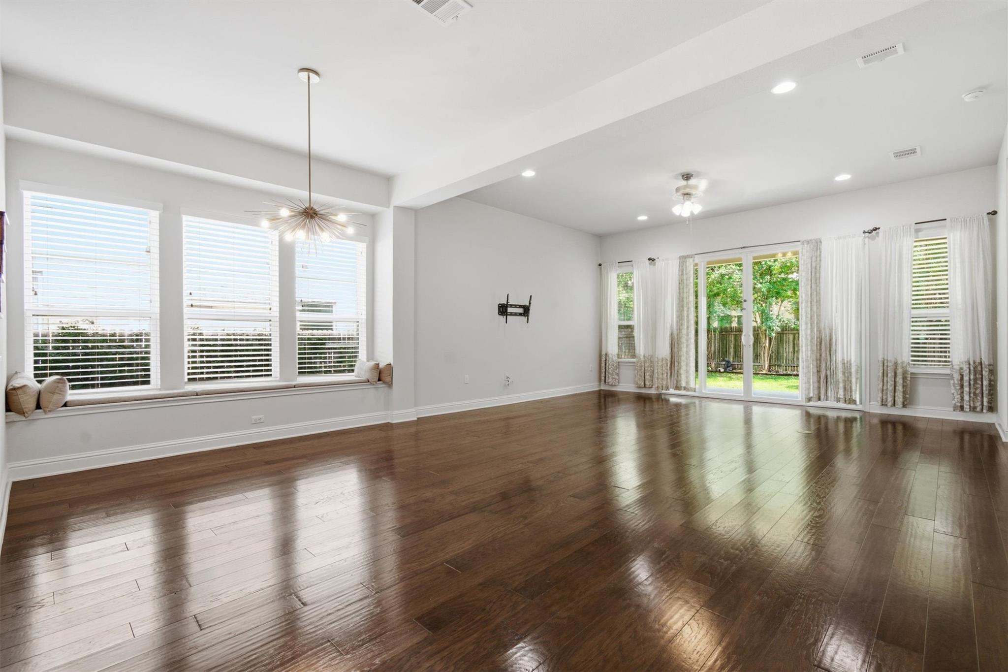 6801 Teulada Dr, Austin, TX 78739