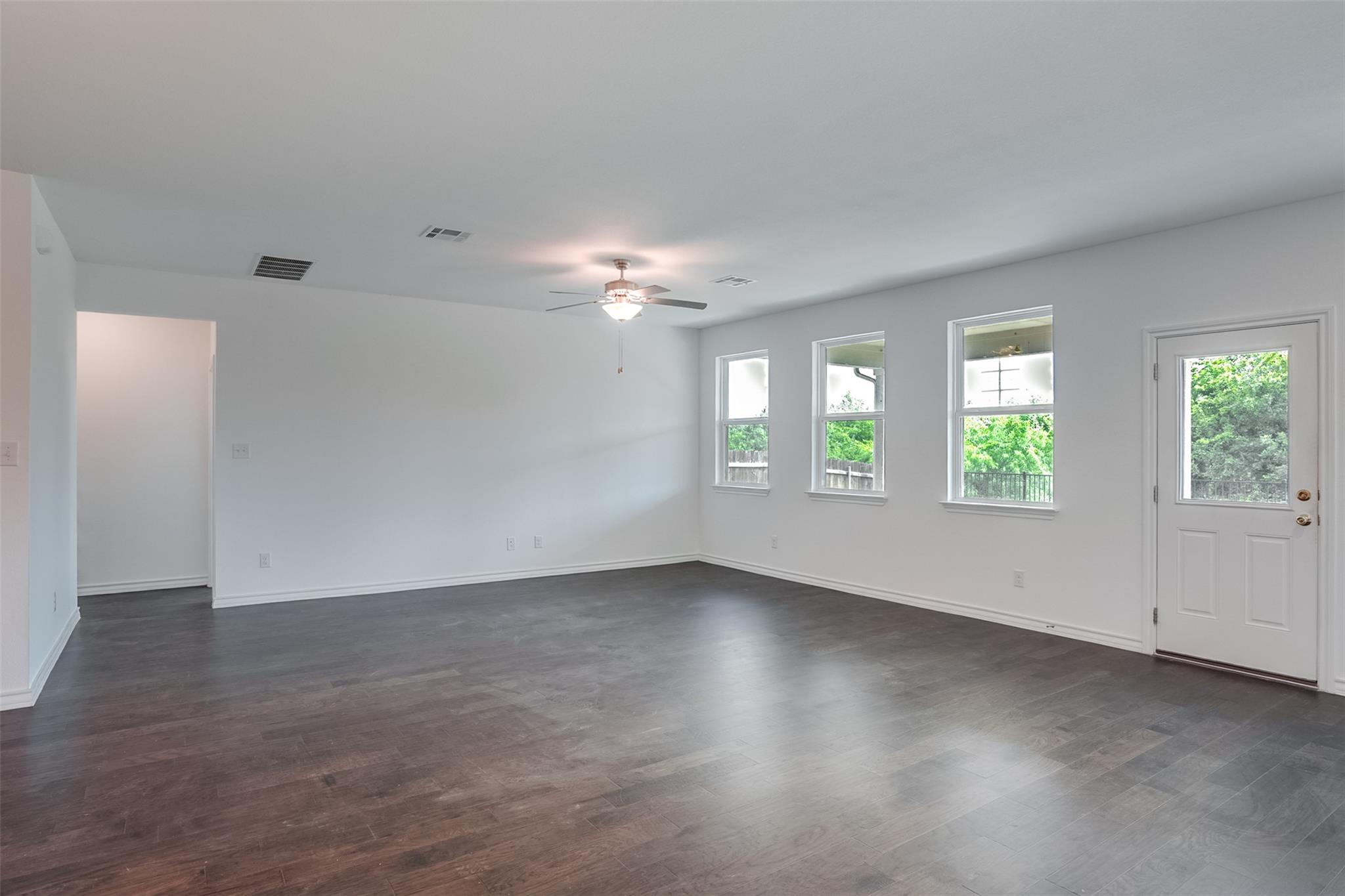 114 Stinchcomb Rd, Hutto, TX 78634