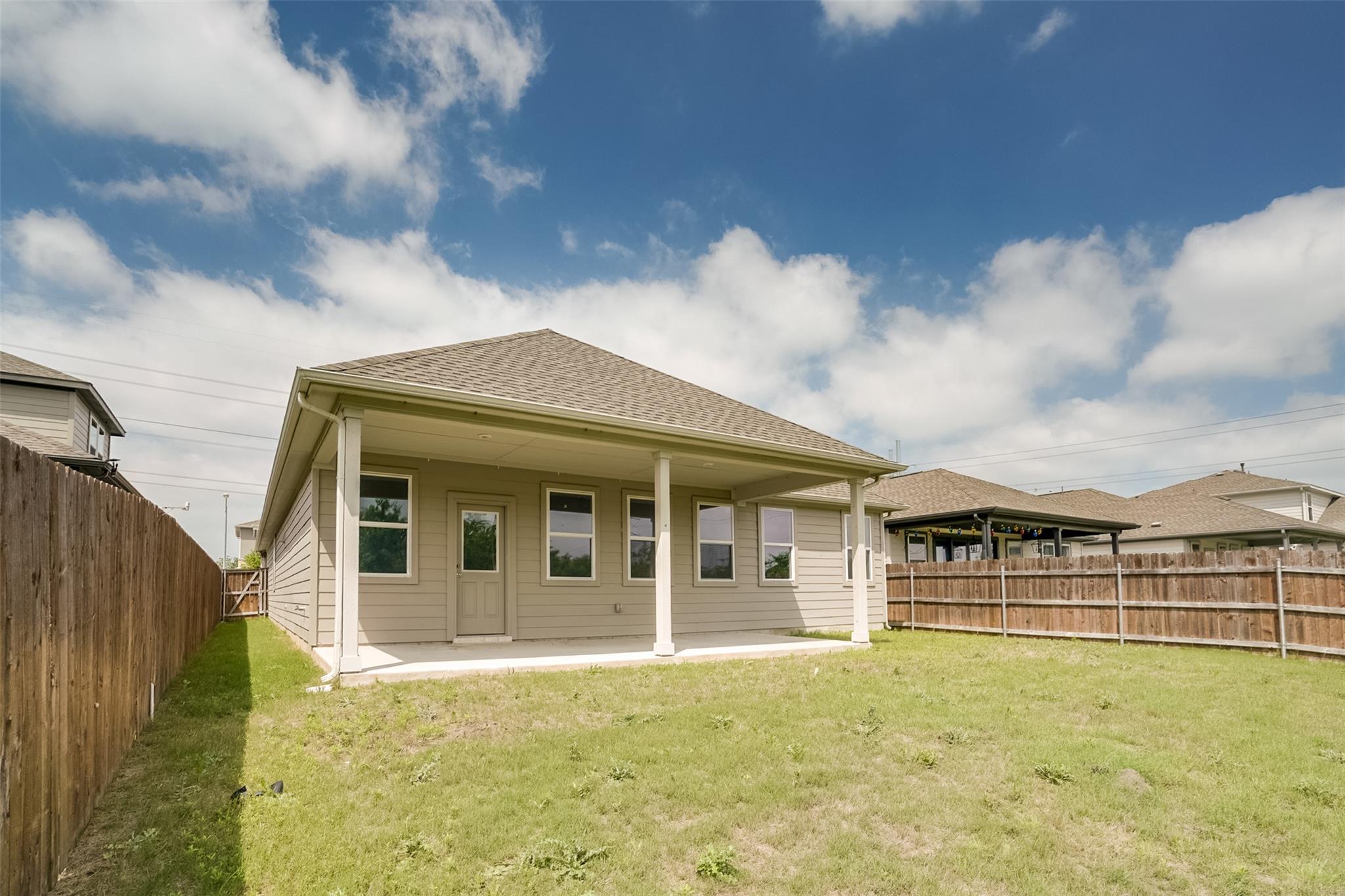 114 Stinchcomb Rd, Hutto, TX 78634