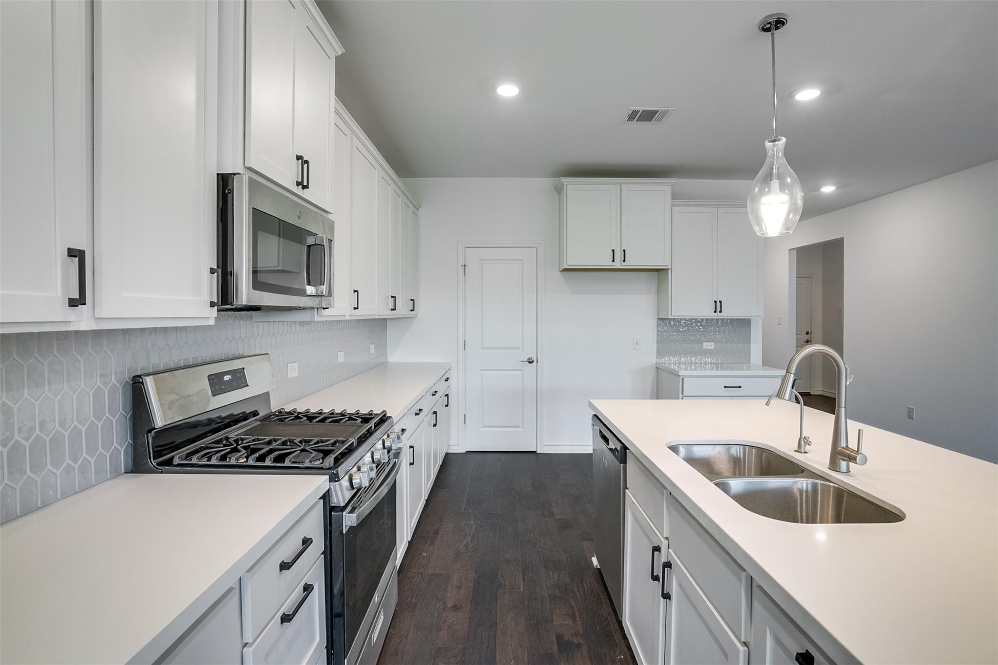 114 Stinchcomb Rd, Hutto, TX 78634