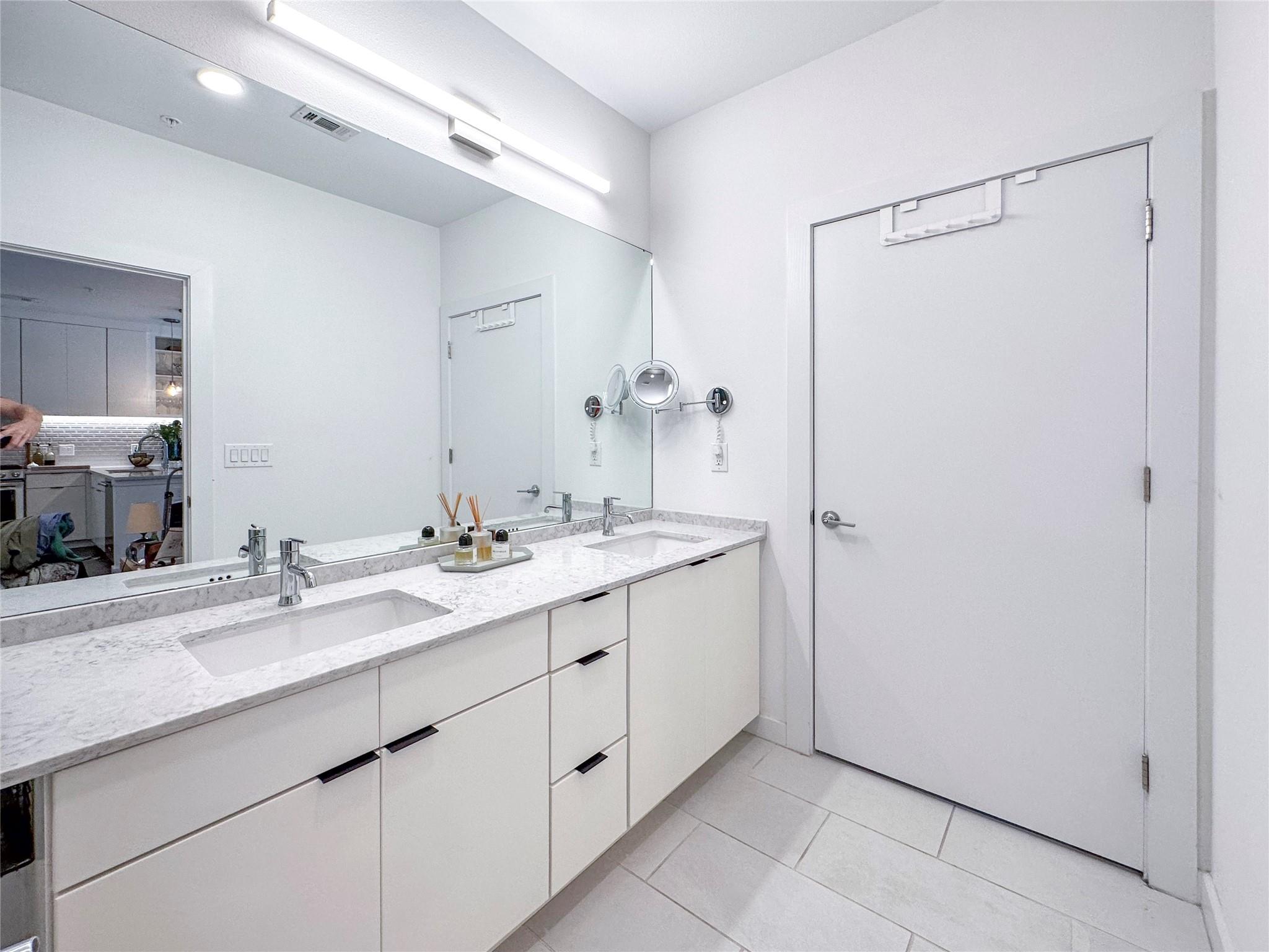 900 S 1st St # 217, Austin, TX 78704