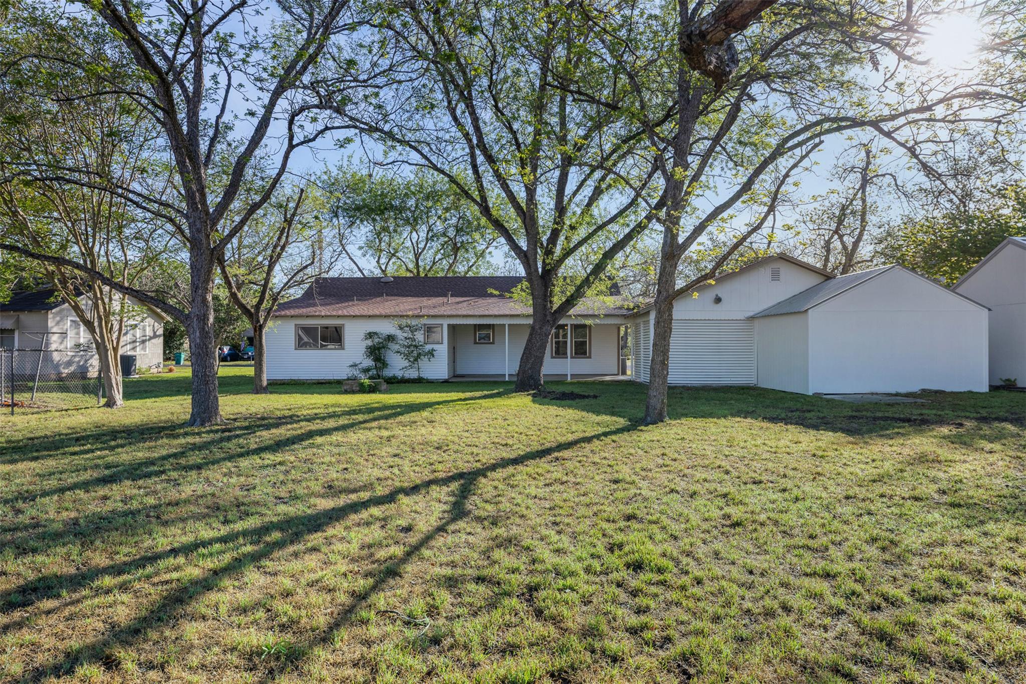 1014 S Madison St, La Grange, TX 78945