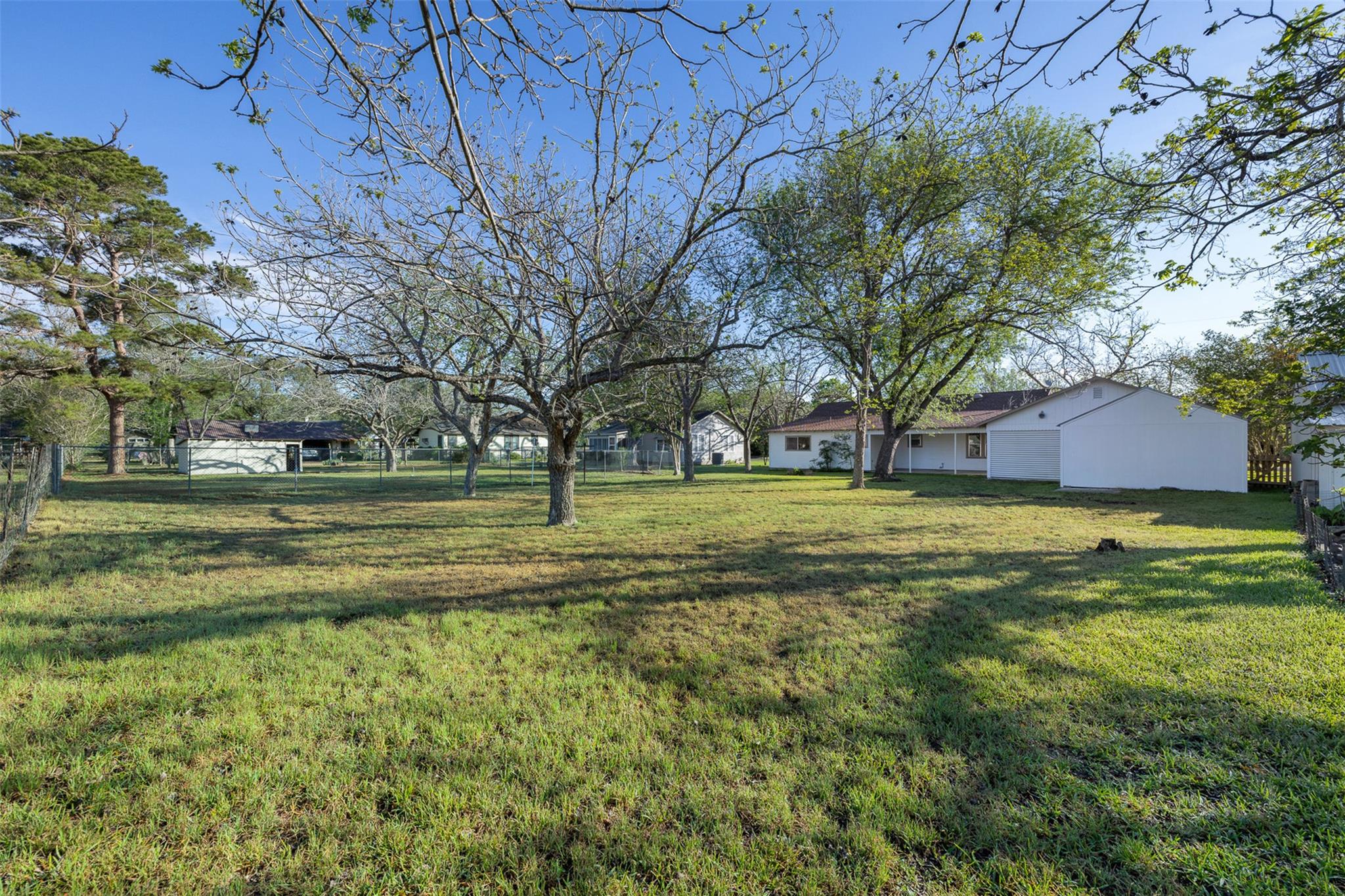1014 S Madison St, La Grange, TX 78945