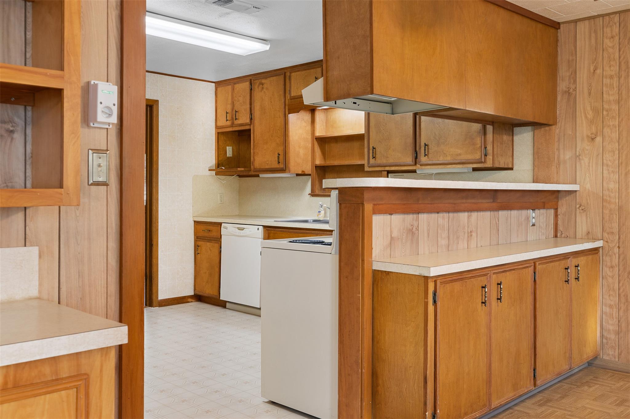 1014 S Madison St, La Grange, TX 78945