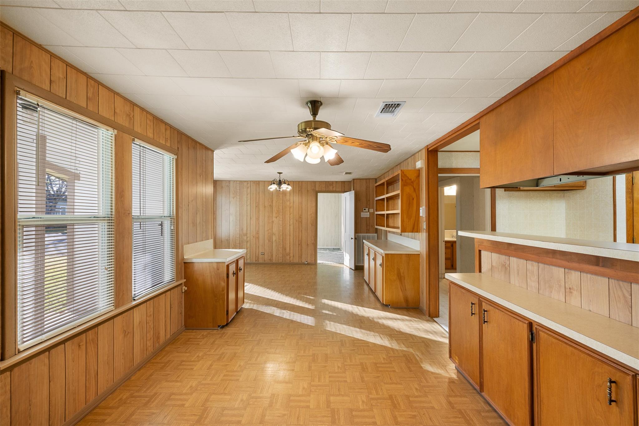 1014 S Madison St, La Grange, TX 78945