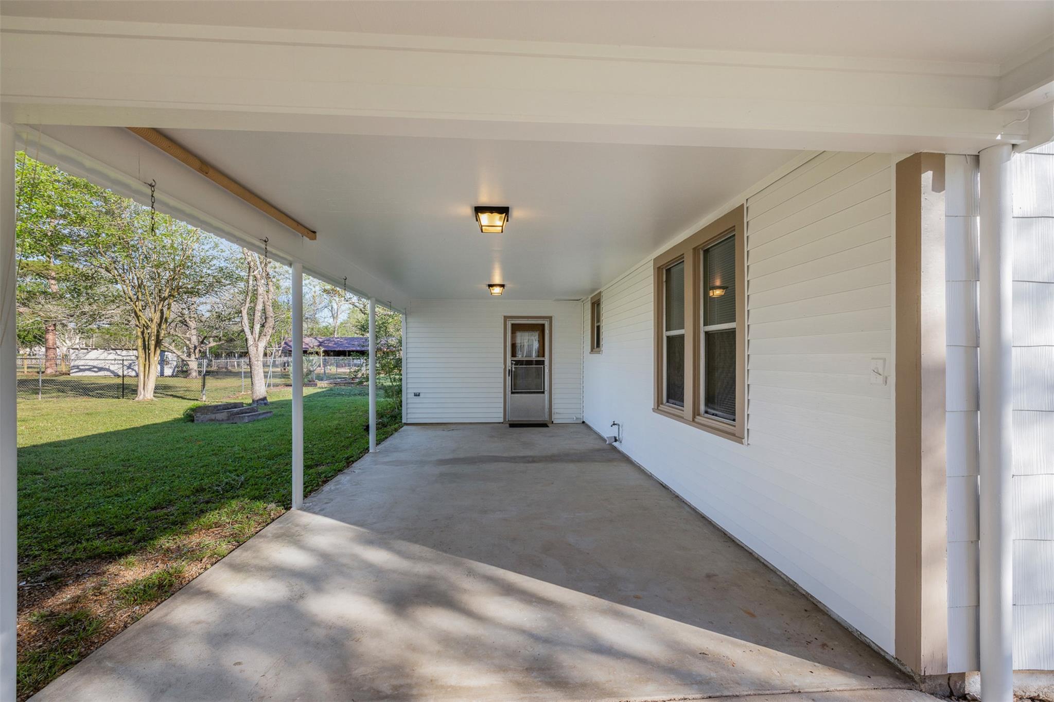 1014 S Madison St, La Grange, TX 78945