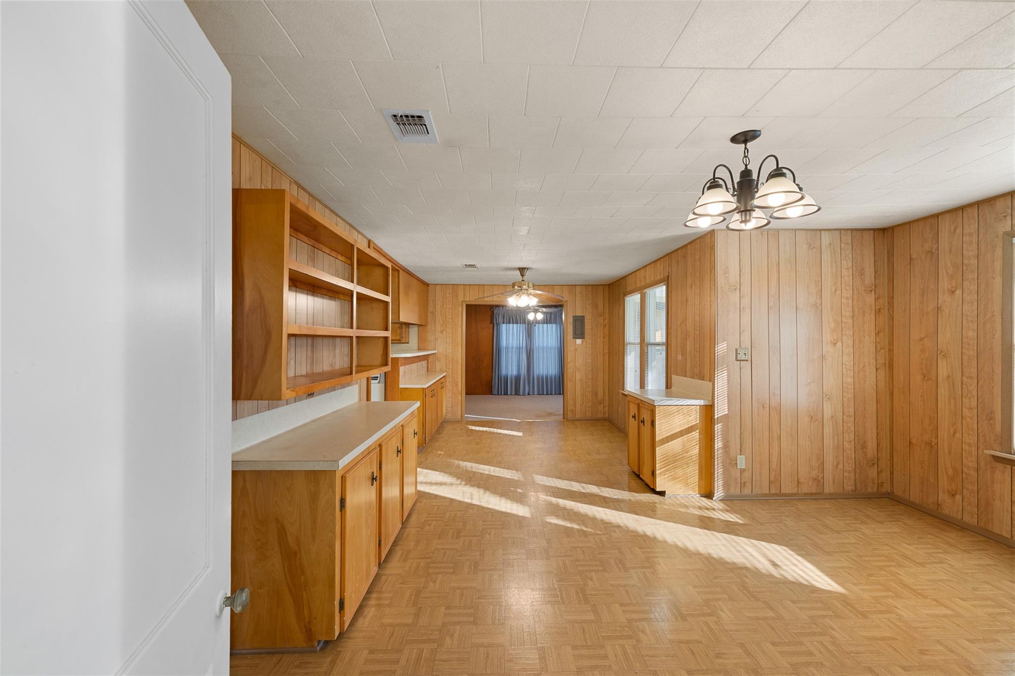 1014 S Madison St, La Grange, TX 78945