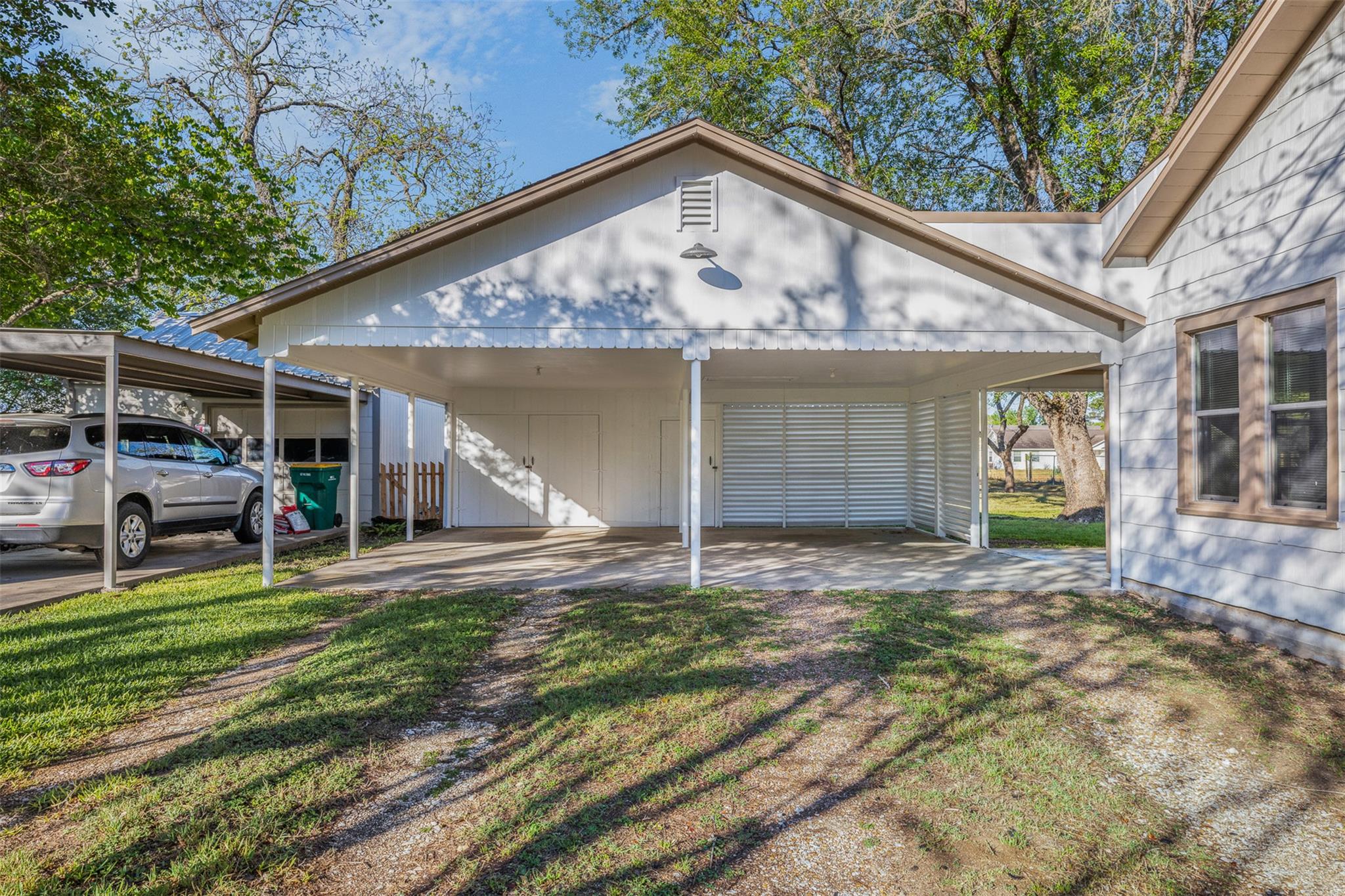 1014 S Madison St, La Grange, TX 78945