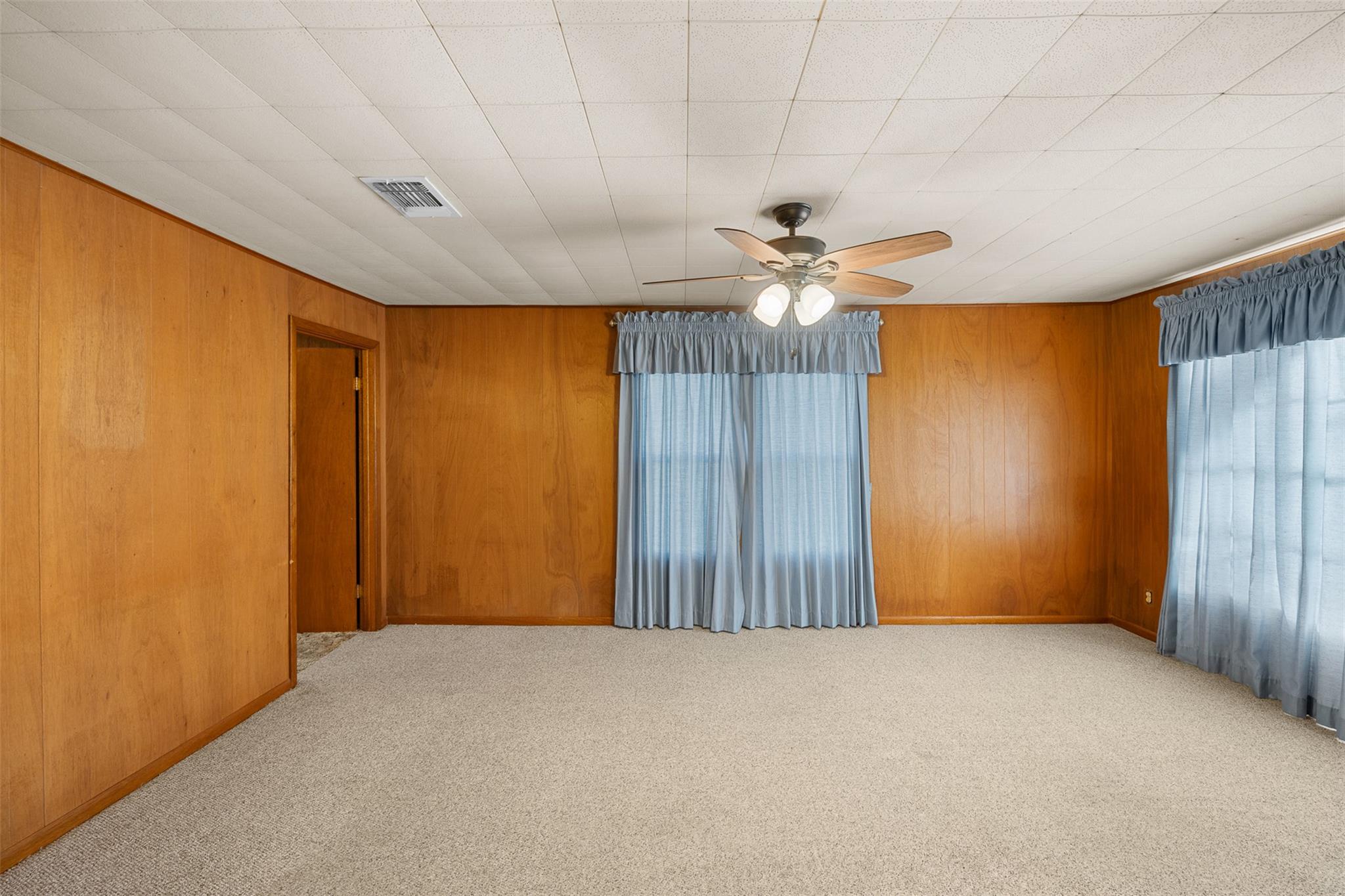 1014 S Madison St, La Grange, TX 78945