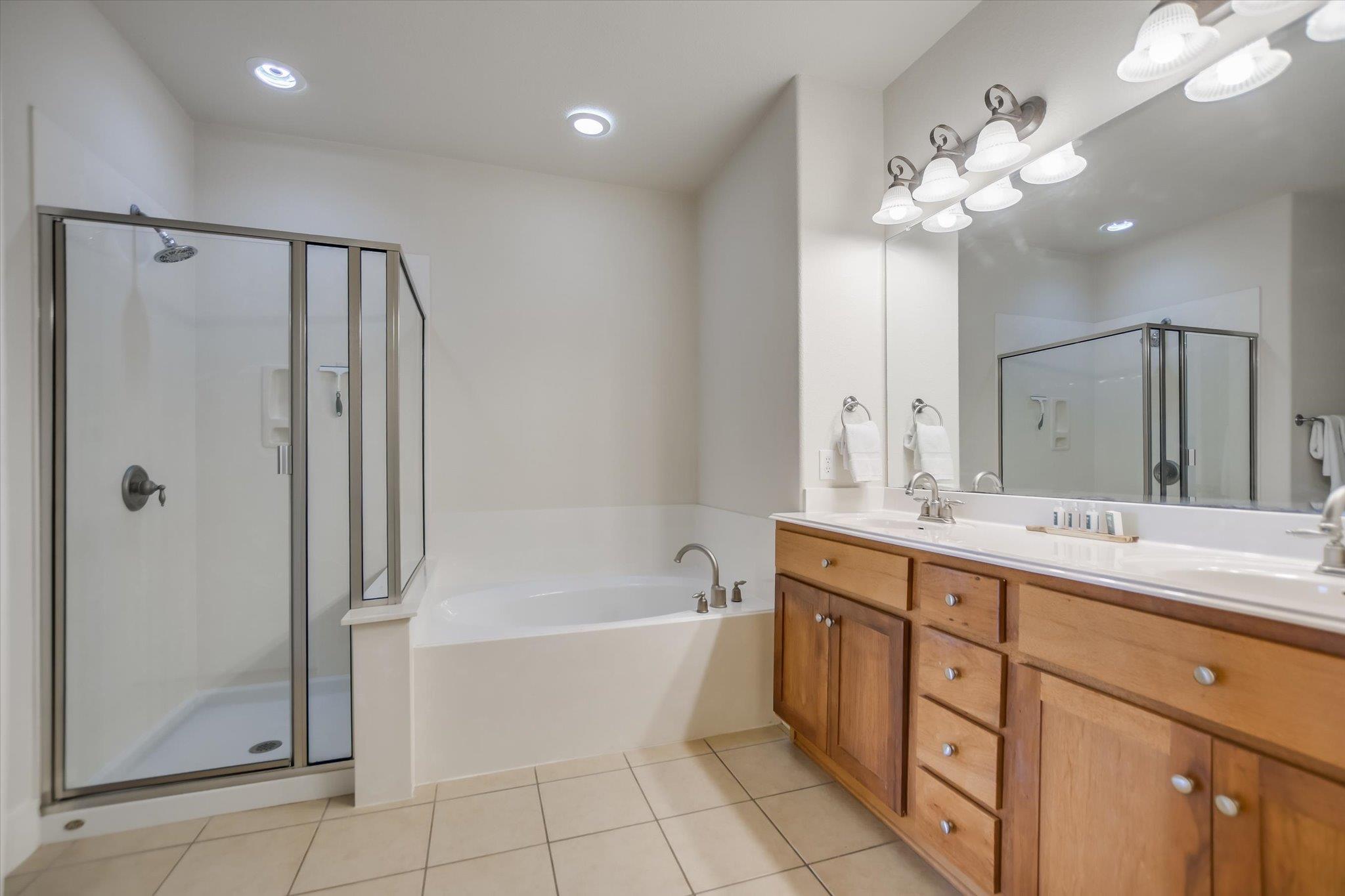 17800 Edgewood Way # 301, Jonestown, TX 78645