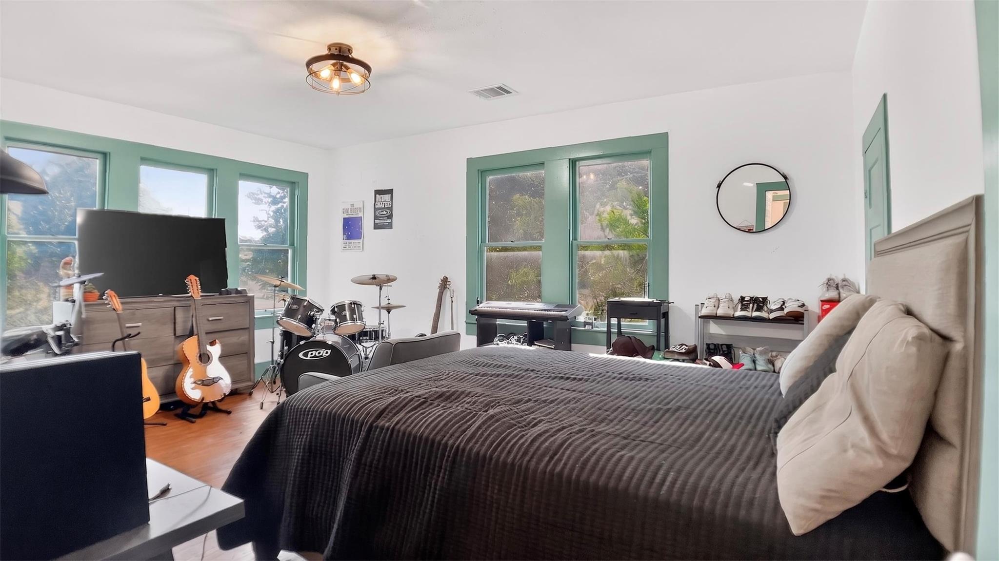 240 W Allen St, Bartlett, TX 76511