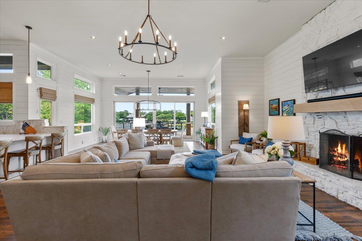 806 Misty Downs Dr, Granite Shoals, TX 78654