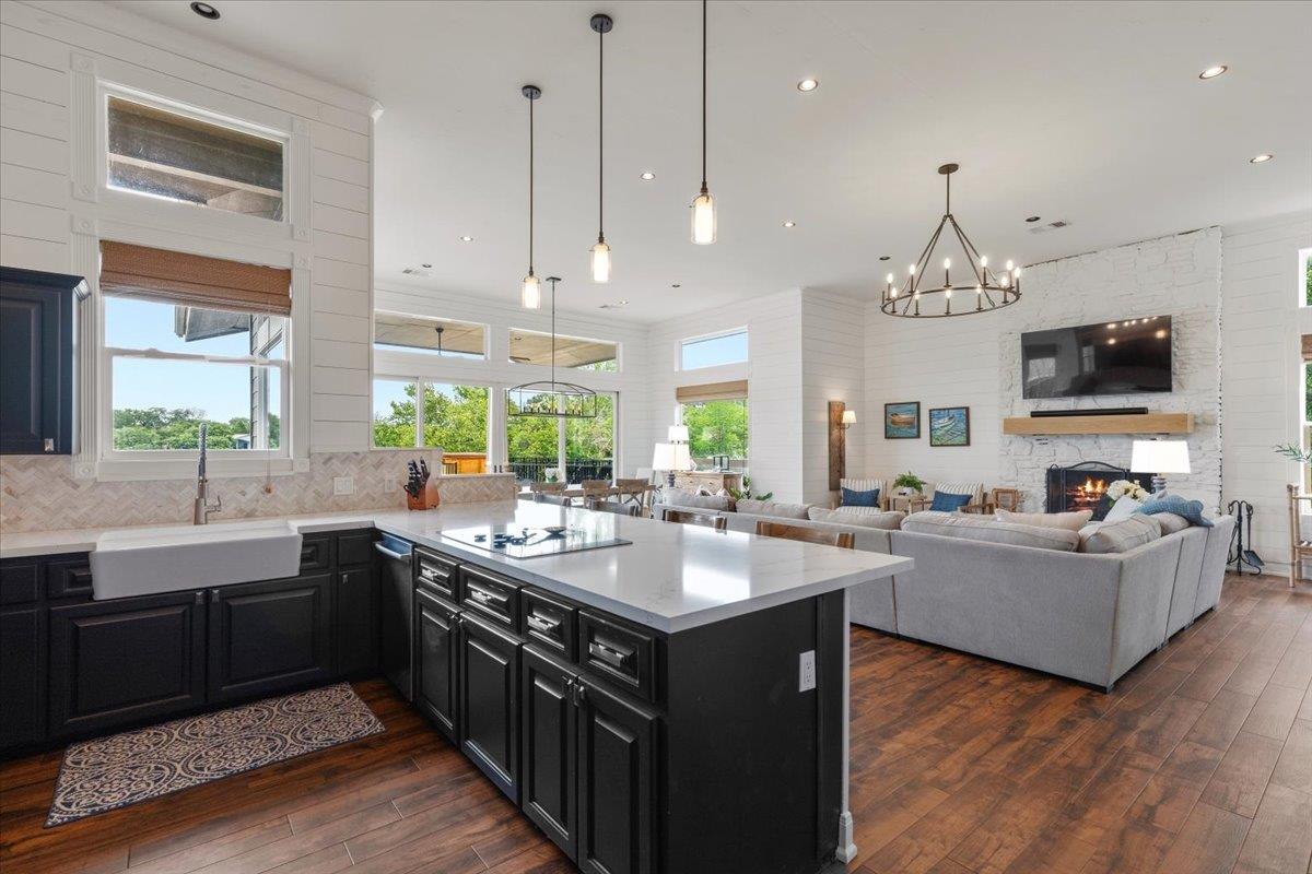 806 Misty Downs Dr, Granite Shoals, TX 78654