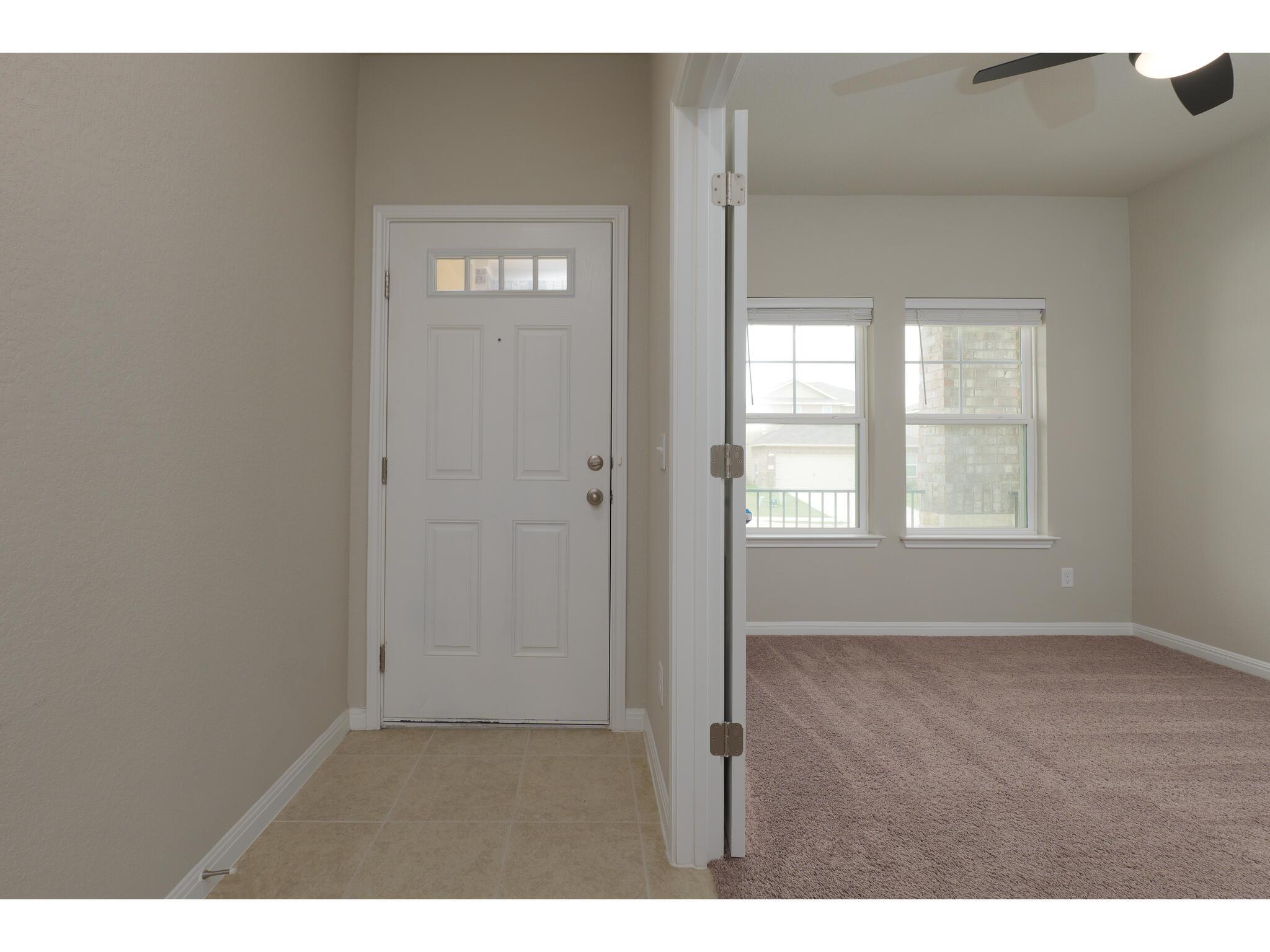 111 Grapefruit Rd, Hutto, TX 78634