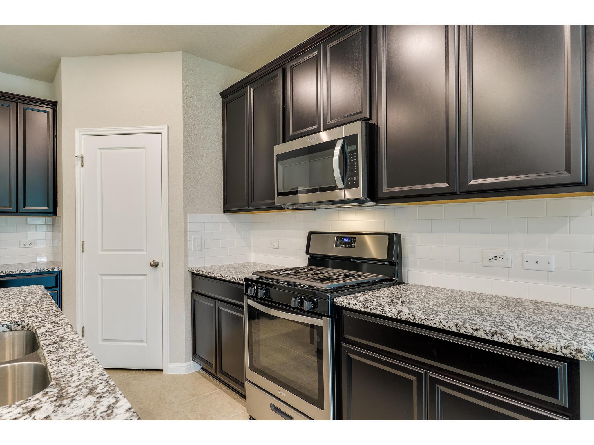 111 Grapefruit Rd, Hutto, TX 78634