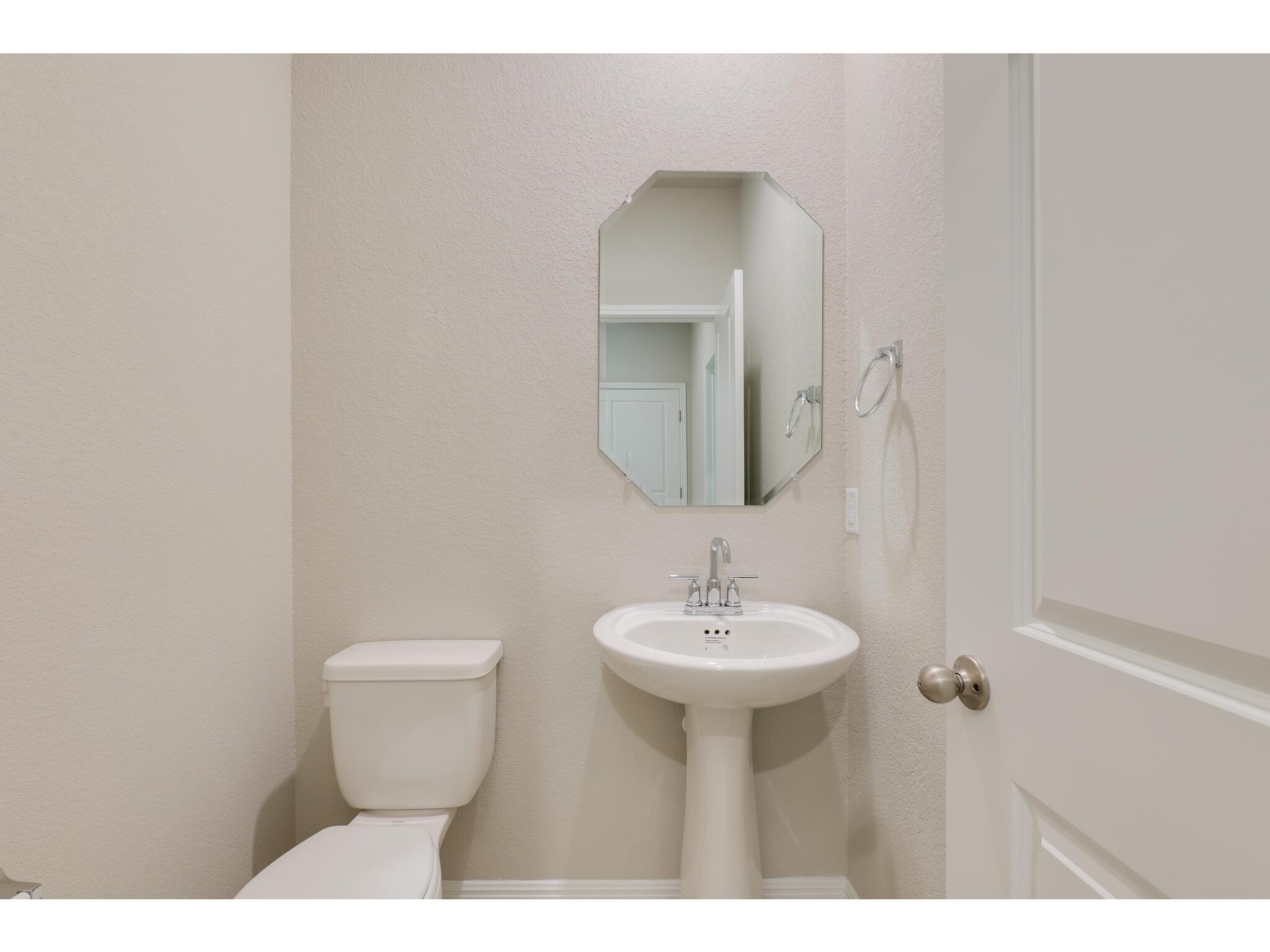 111 Grapefruit Rd, Hutto, TX 78634