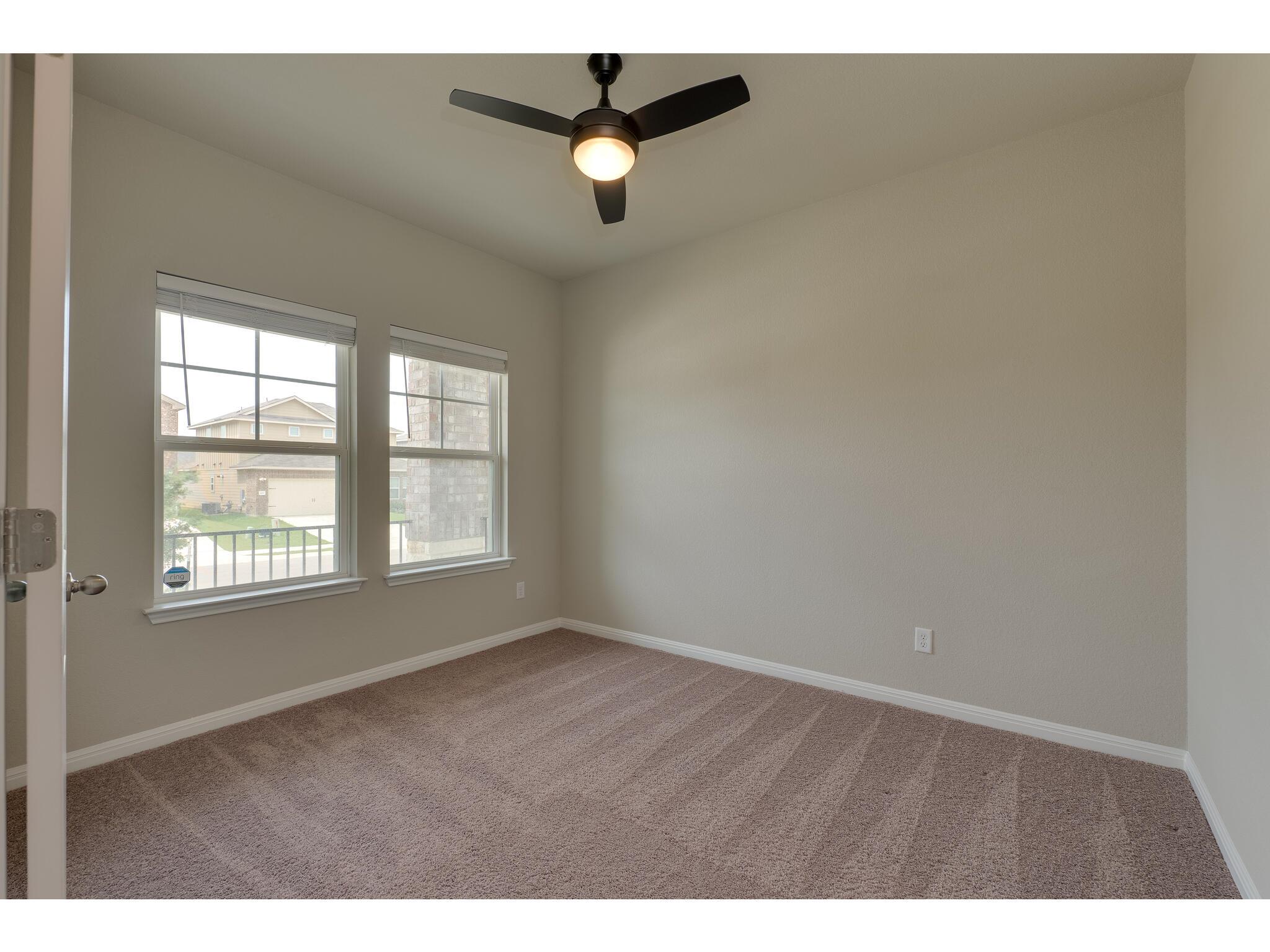 111 Grapefruit Rd, Hutto, TX 78634