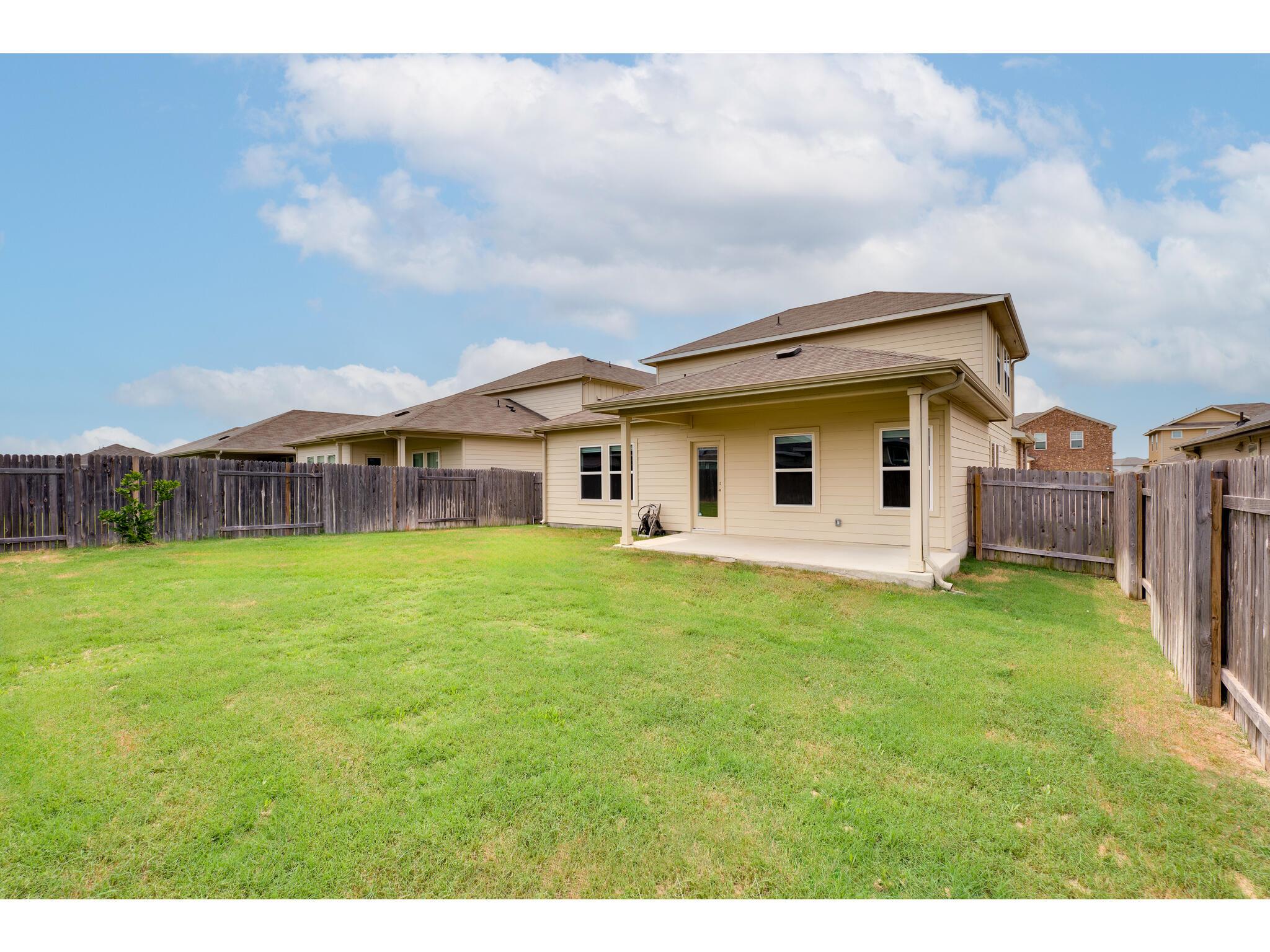 111 Grapefruit Rd, Hutto, TX 78634