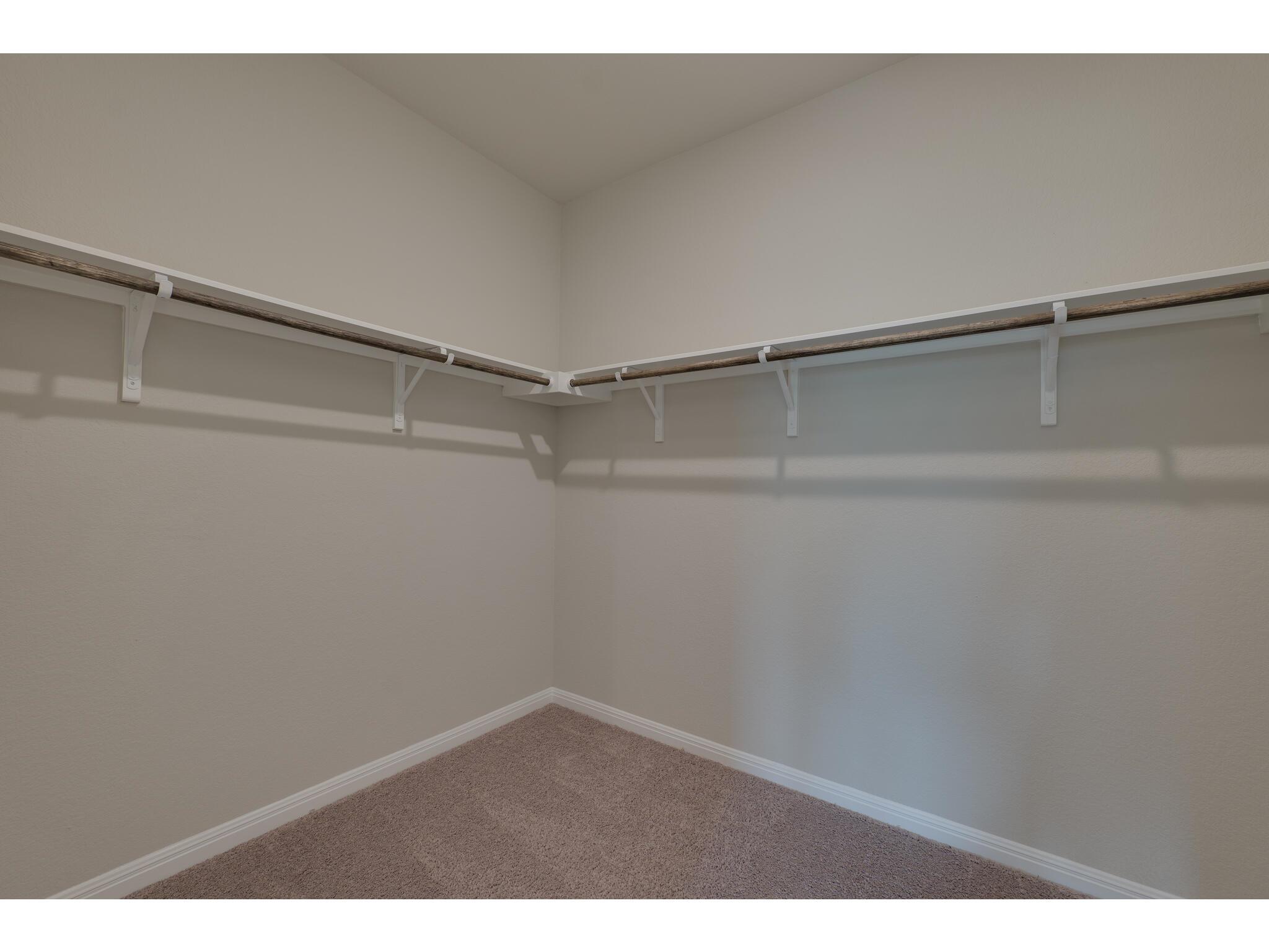 111 Grapefruit Rd, Hutto, TX 78634