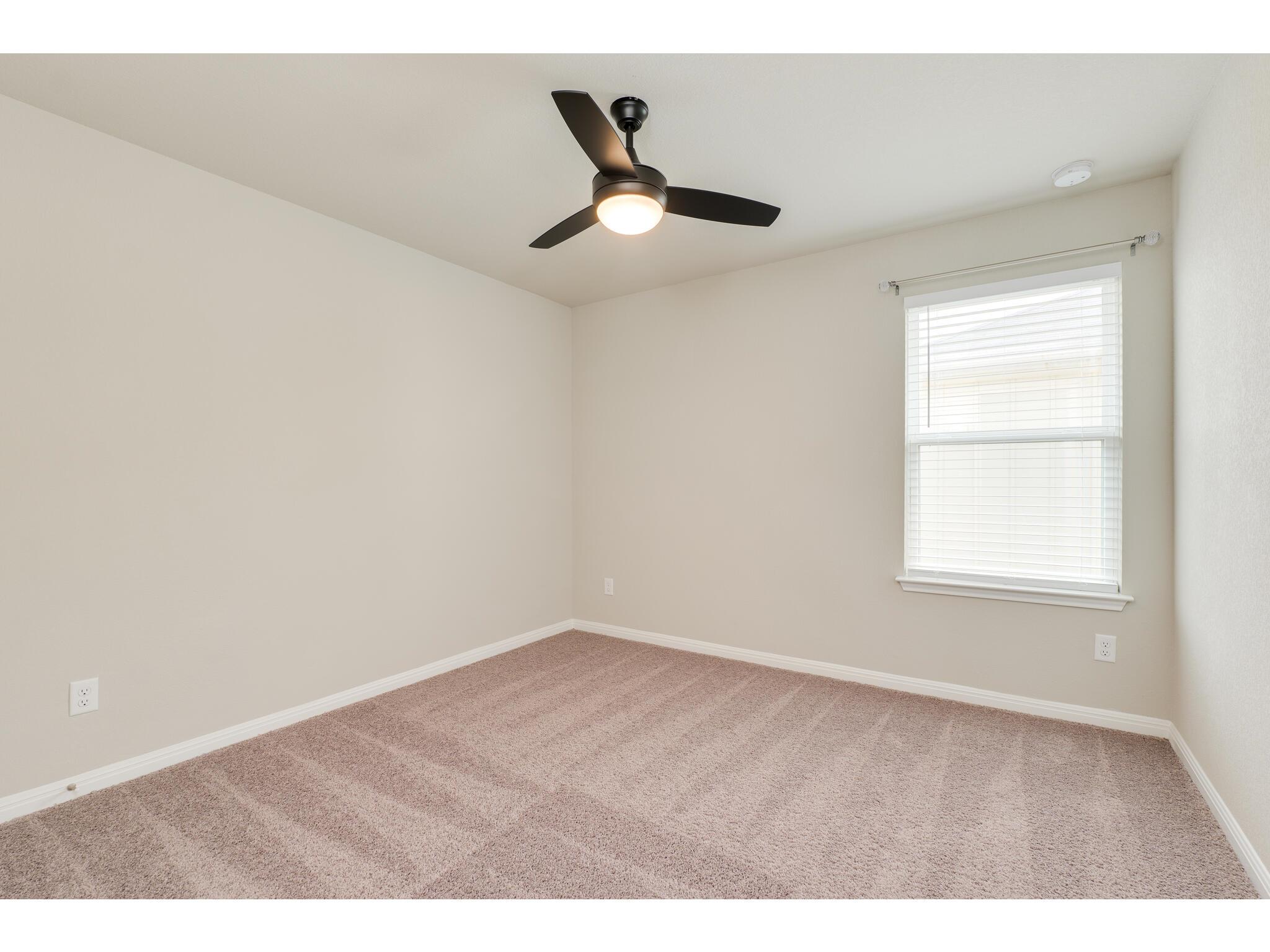 111 Grapefruit Rd, Hutto, TX 78634