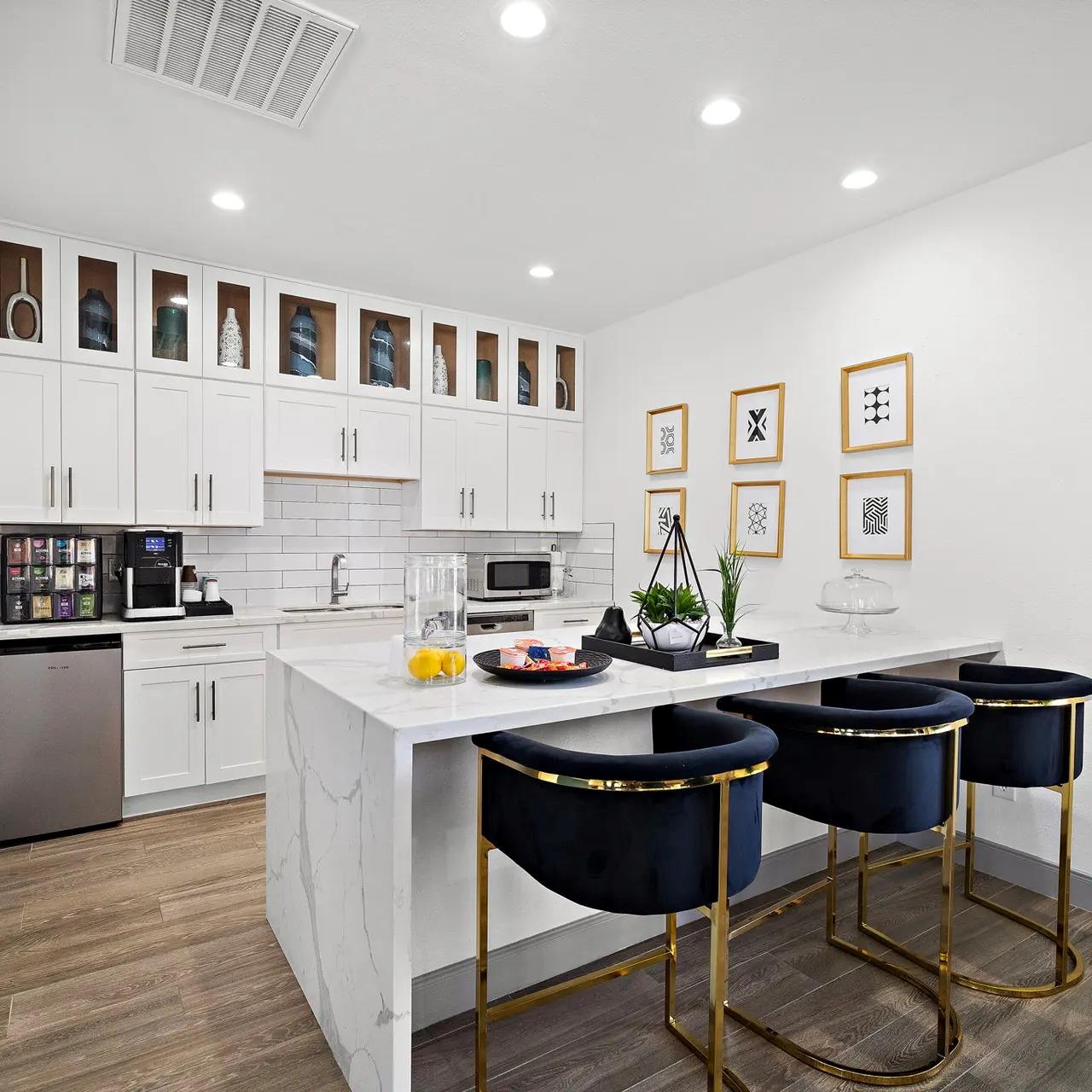 7250 W Greens Rd # 302, Houston, TX 77064