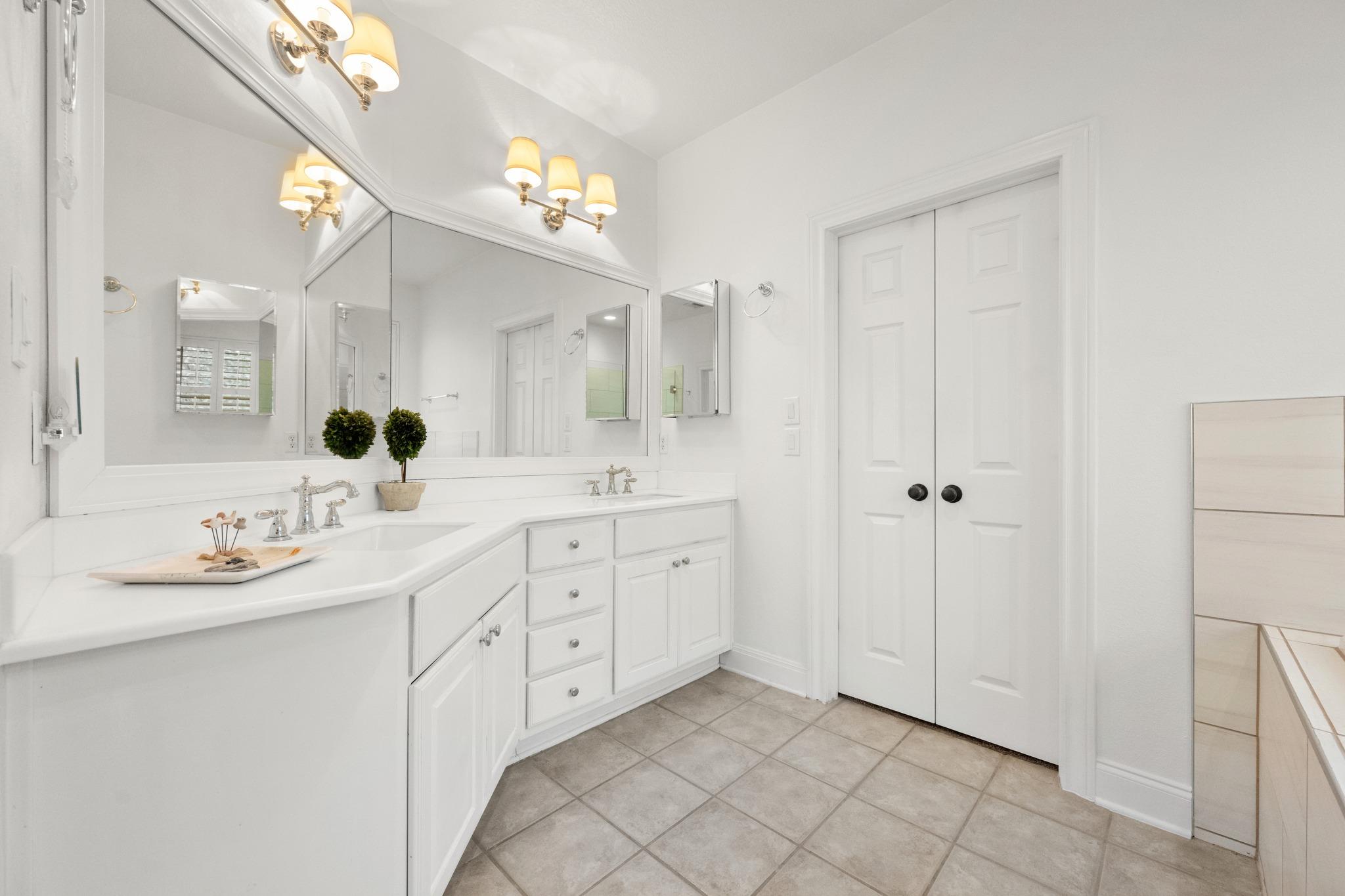 223 The Hills Dr # 3, Austin, TX 78738