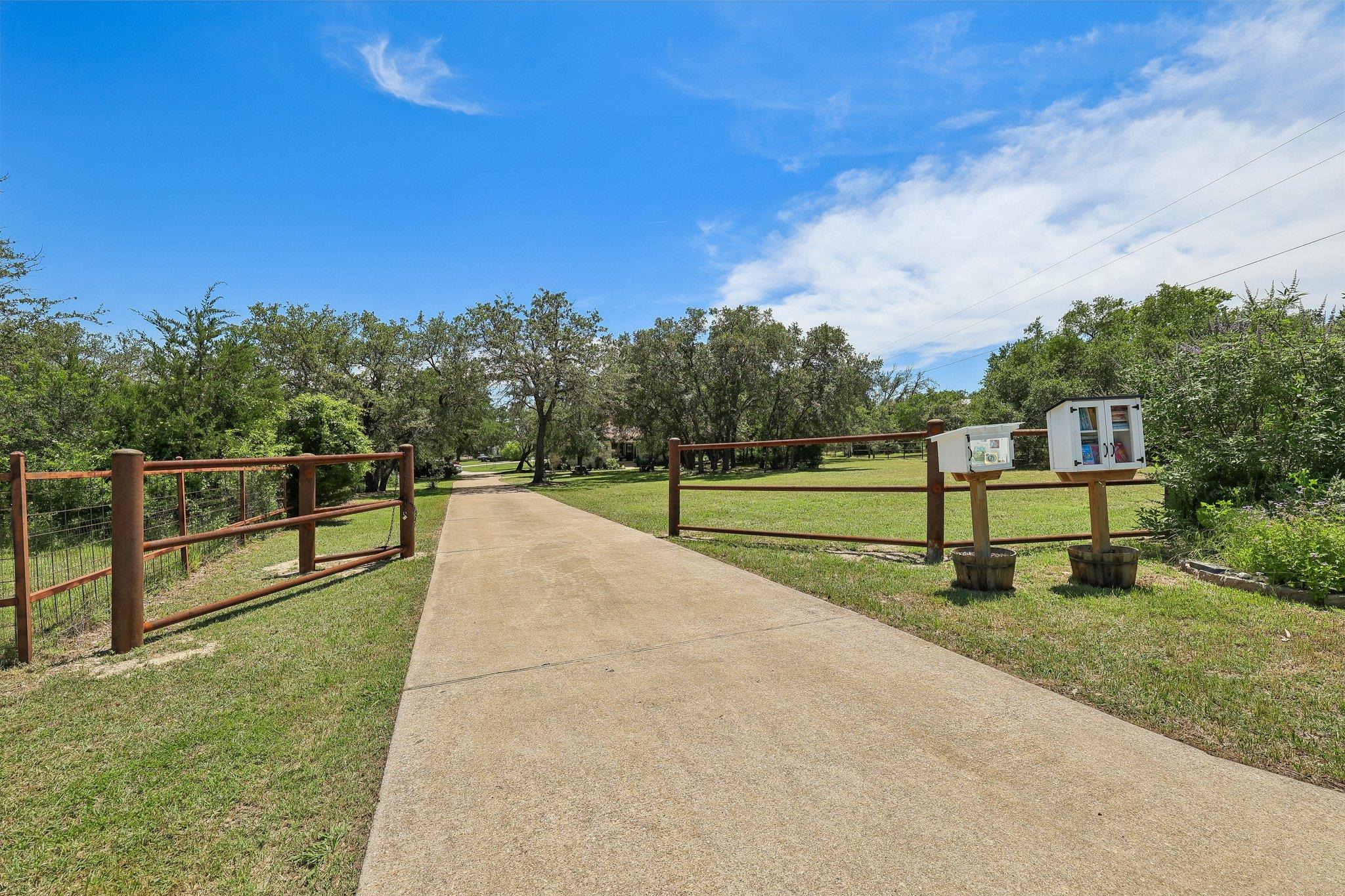 136 Thoroughbred Trce, Liberty Hill, TX 78642