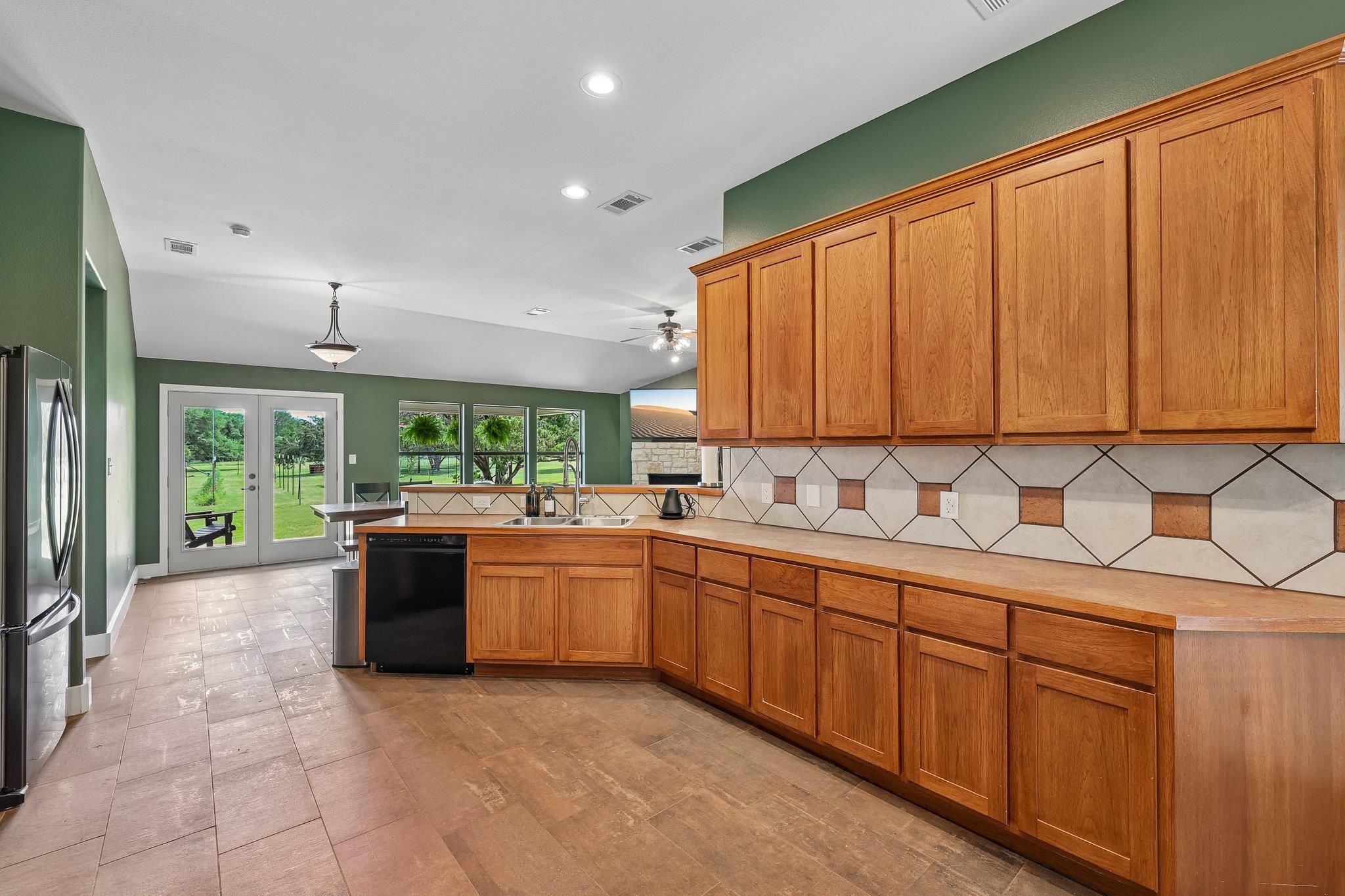 136 Thoroughbred Trce, Liberty Hill, TX 78642