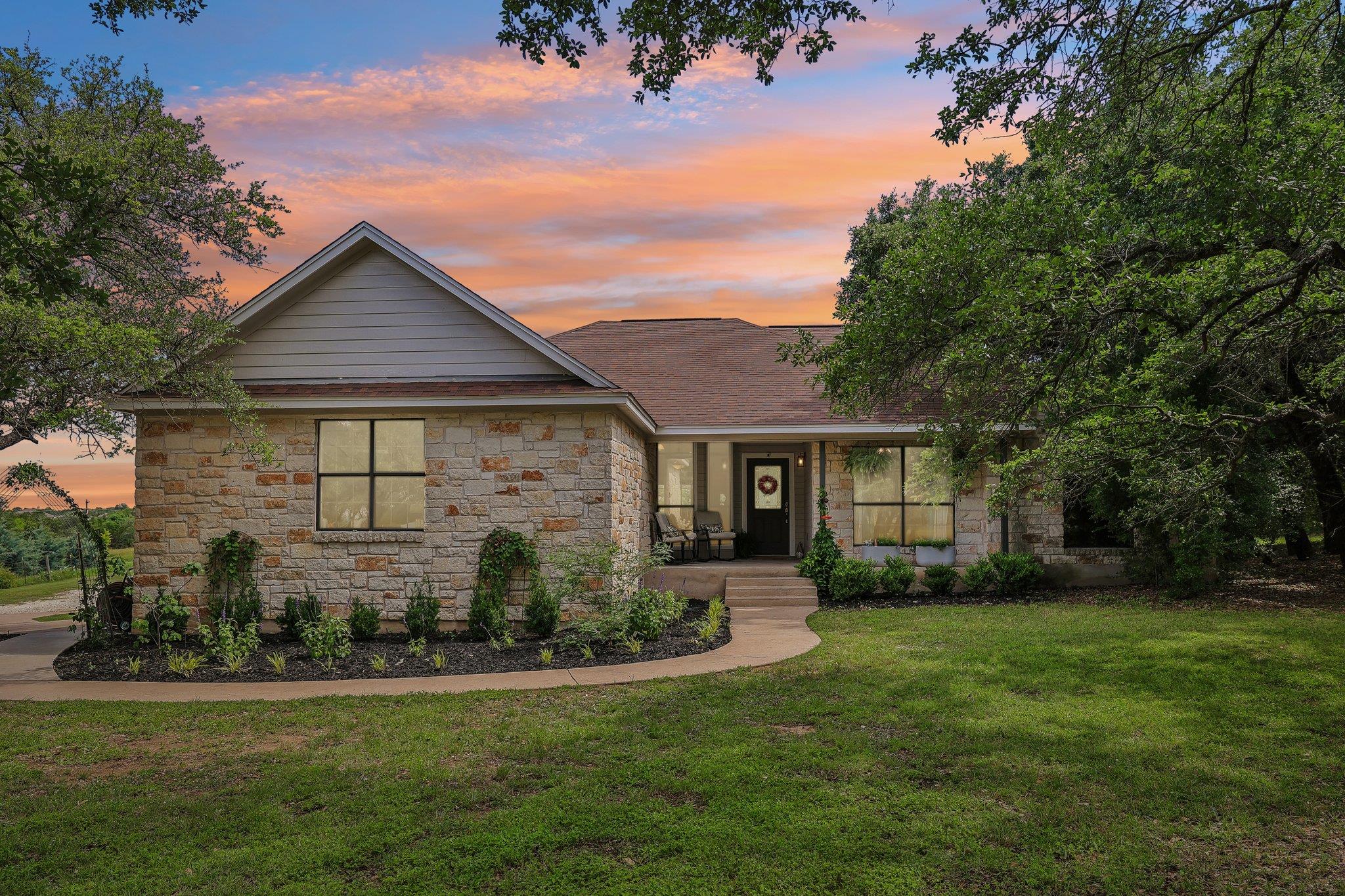 136 Thoroughbred Trce, Liberty Hill, TX 78642