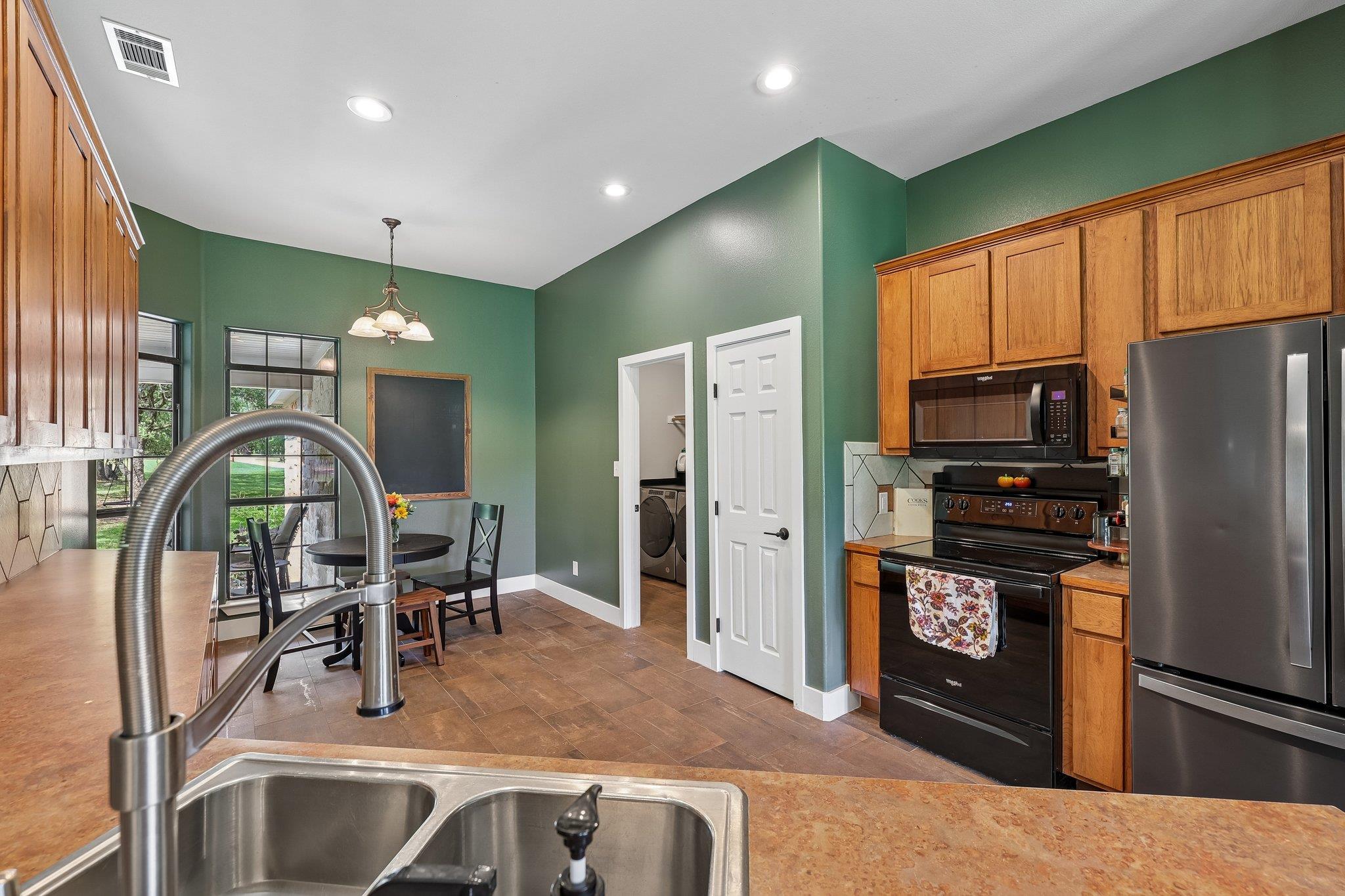 136 Thoroughbred Trce, Liberty Hill, TX 78642