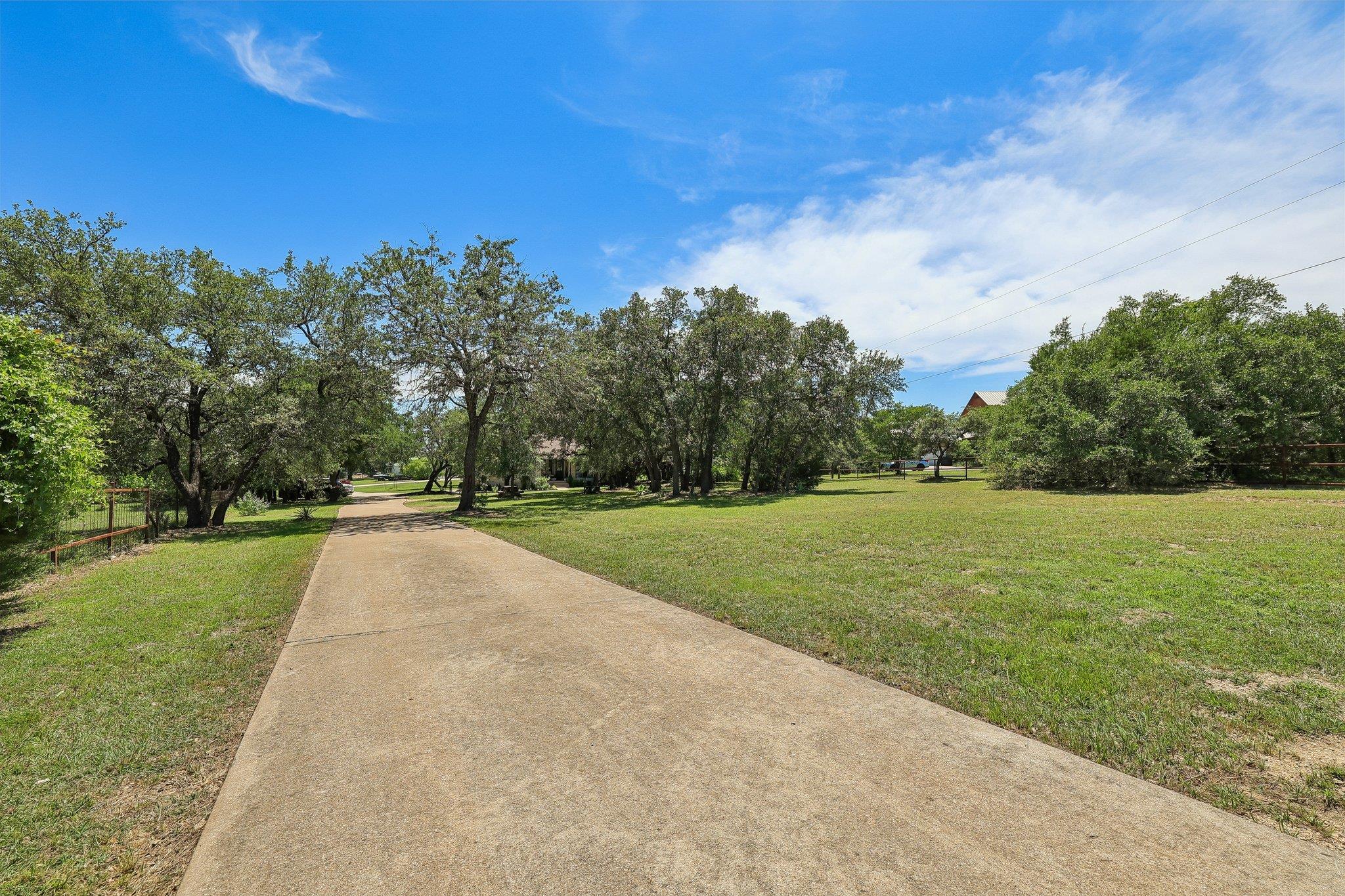 136 Thoroughbred Trce, Liberty Hill, TX 78642