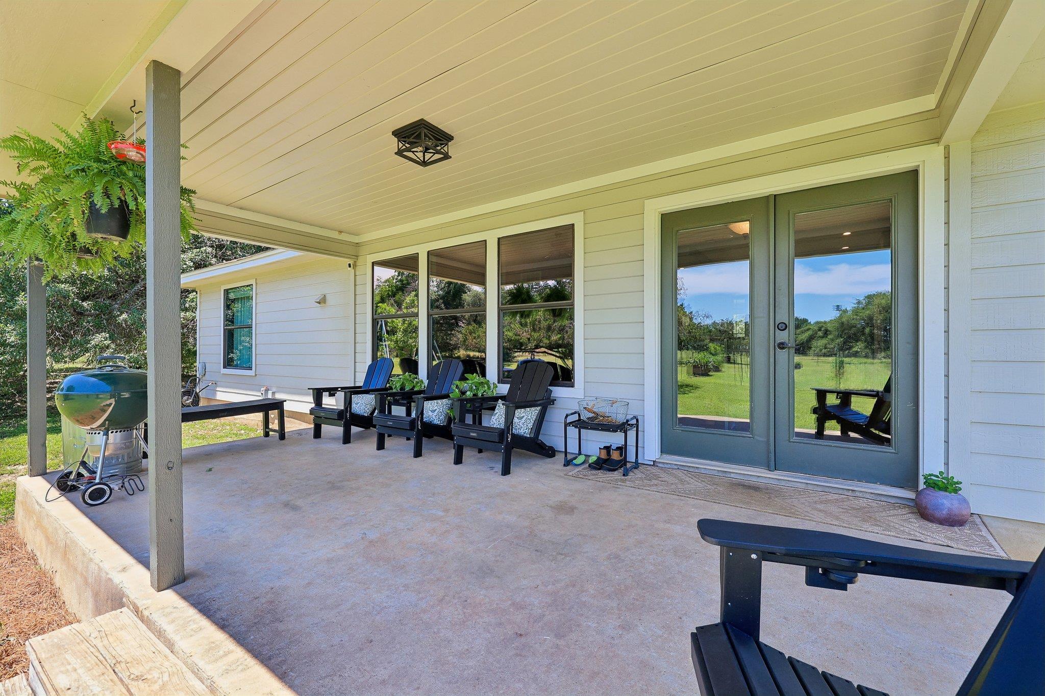 136 Thoroughbred Trce, Liberty Hill, TX 78642