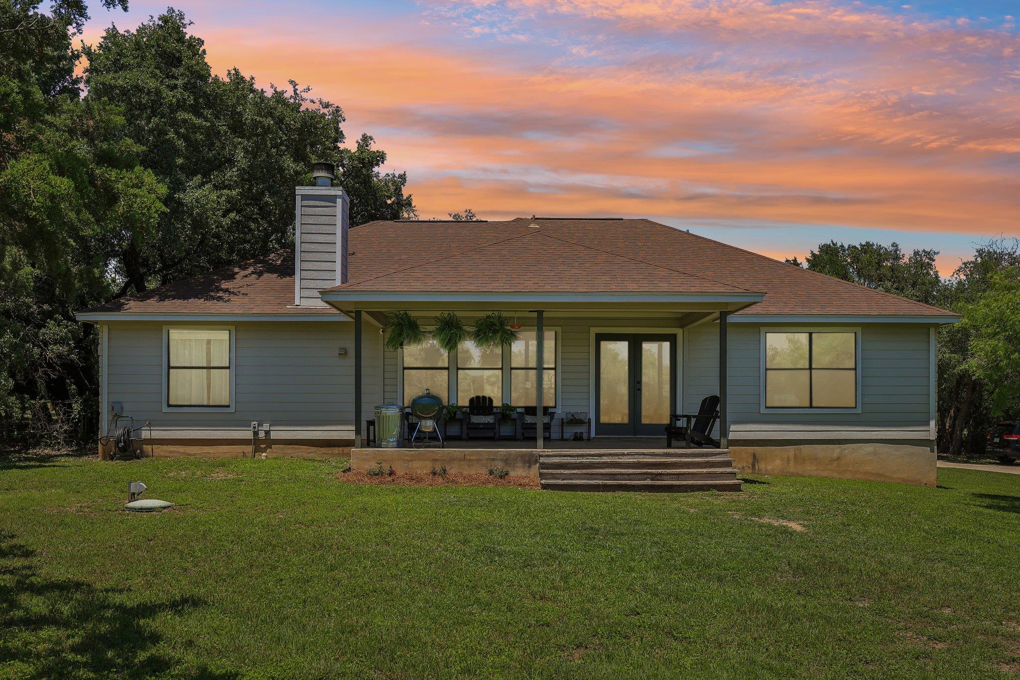 136 Thoroughbred Trce, Liberty Hill, TX 78642