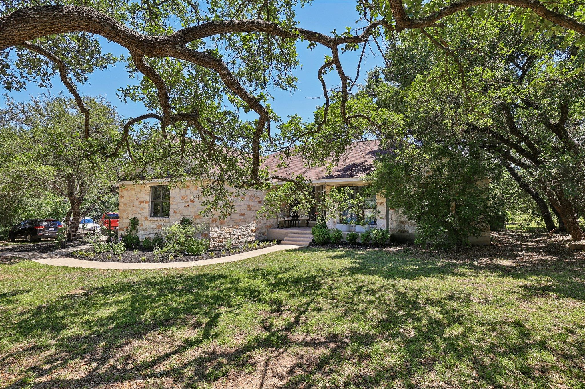 136 Thoroughbred Trce, Liberty Hill, TX 78642