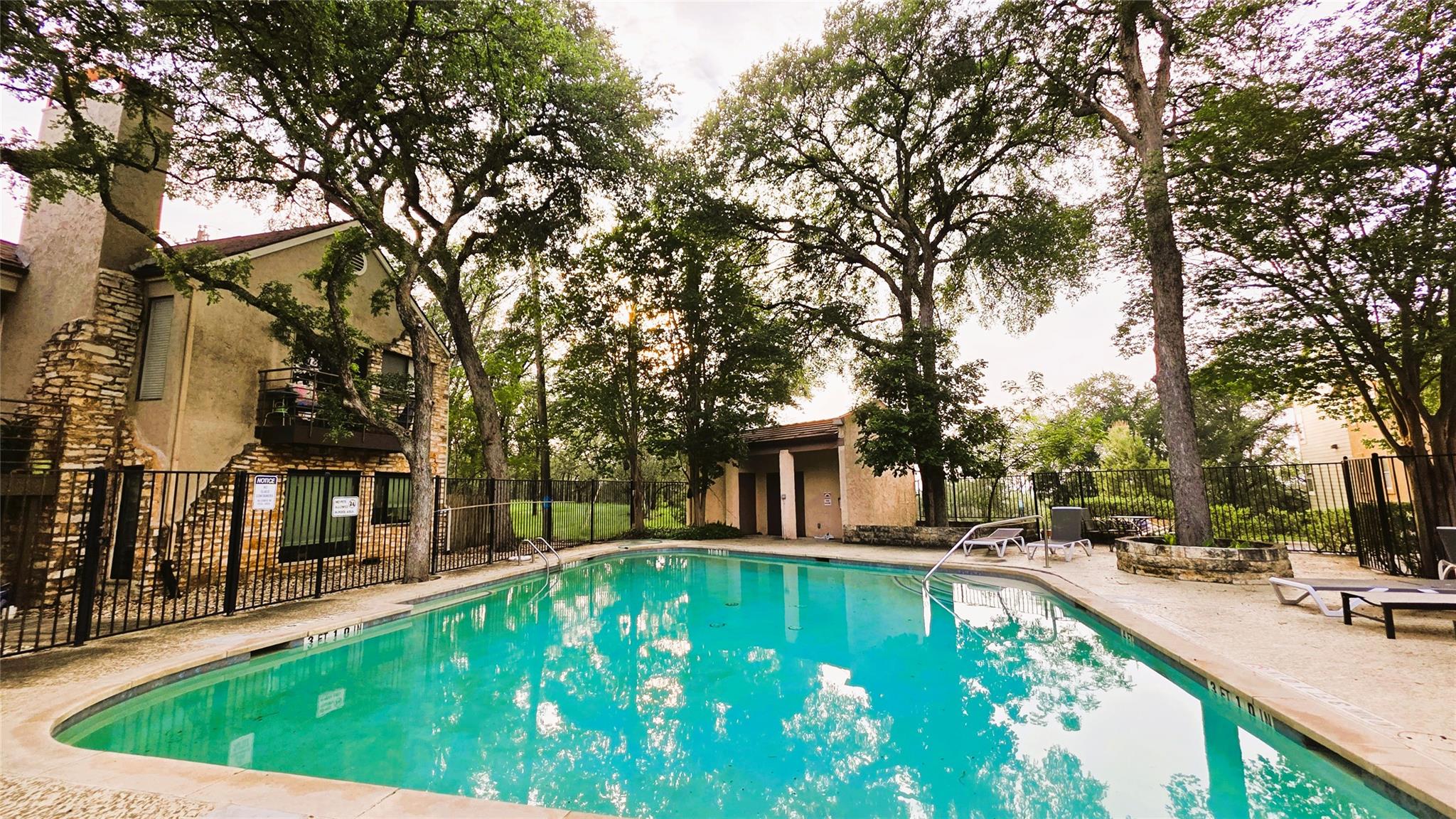 6810 Deatonhill Dr # 211, Austin, TX 78745