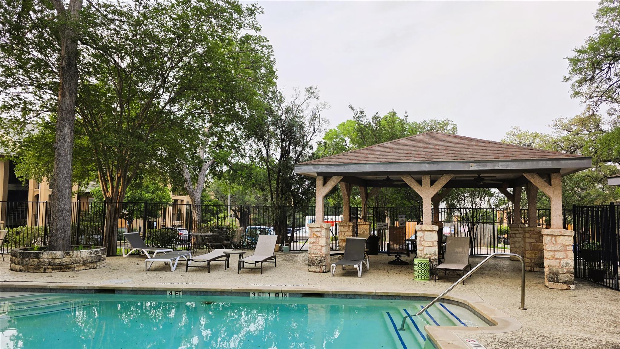 6810 Deatonhill Dr # 211, Austin, TX 78745