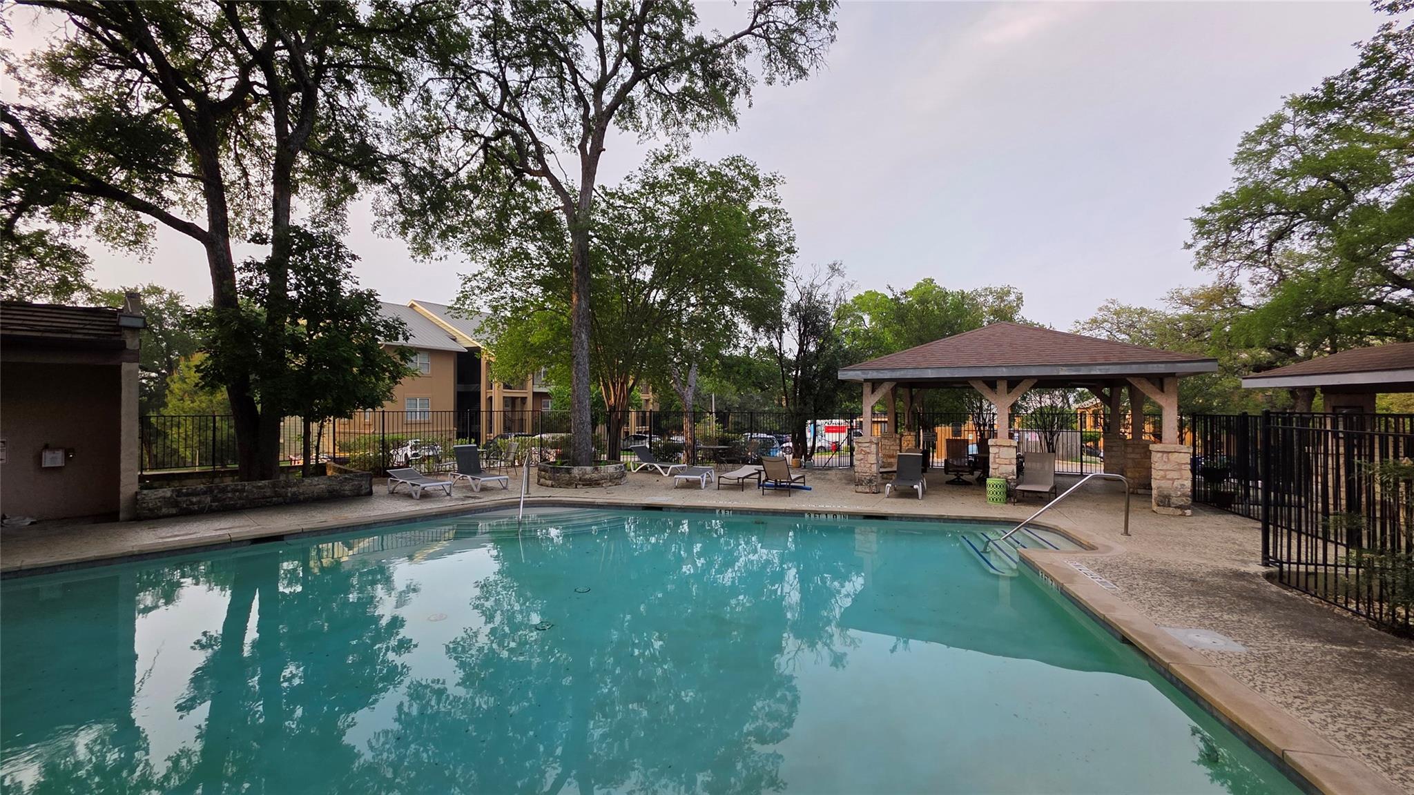 6810 Deatonhill Dr # 211, Austin, TX 78745