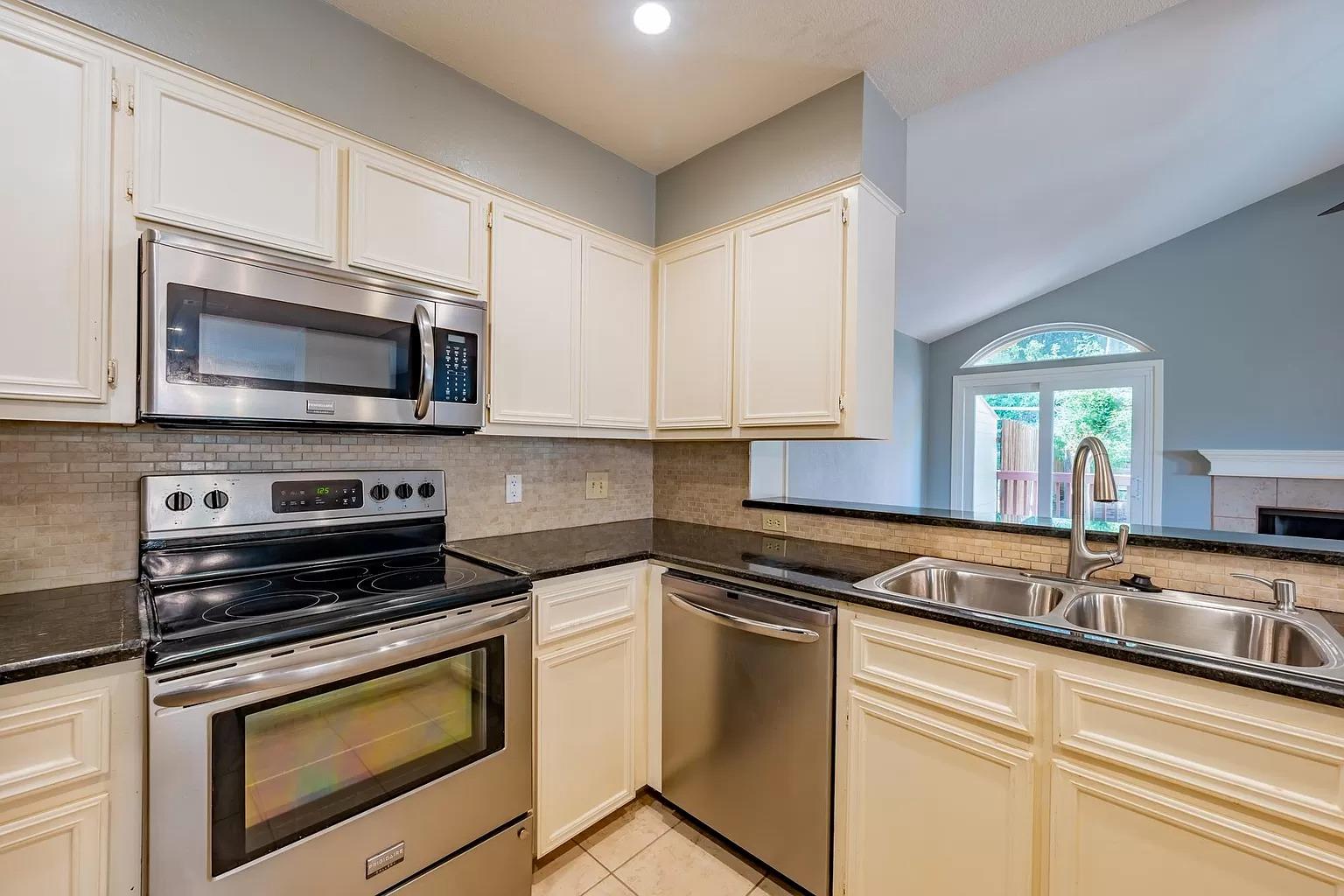 6616 Mesa Hollow Dr, Austin, TX 78750