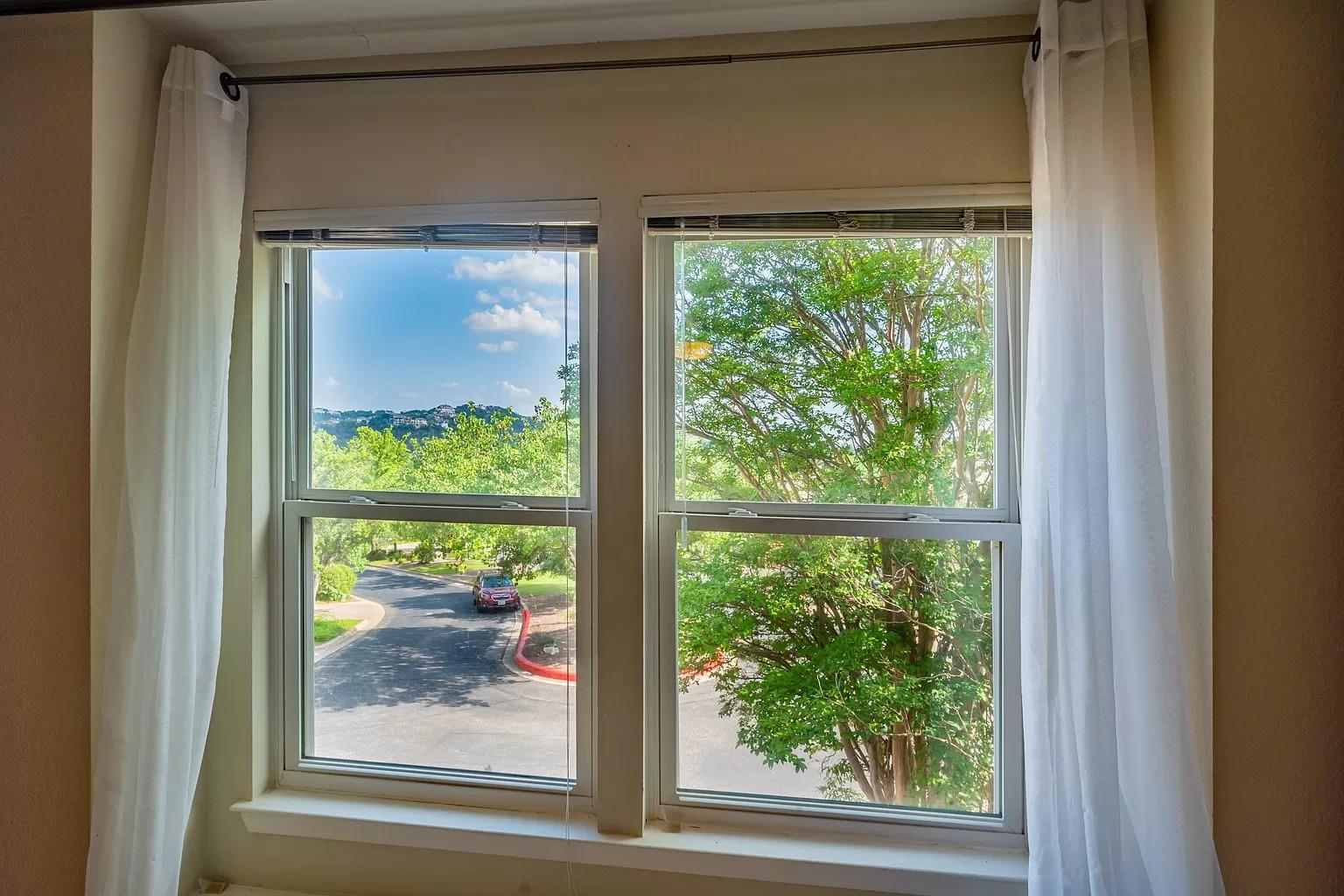 6616 Mesa Hollow Dr, Austin, TX 78750