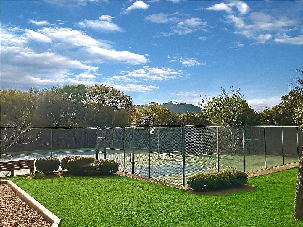 6616 Mesa Hollow Dr, Austin, TX 78750