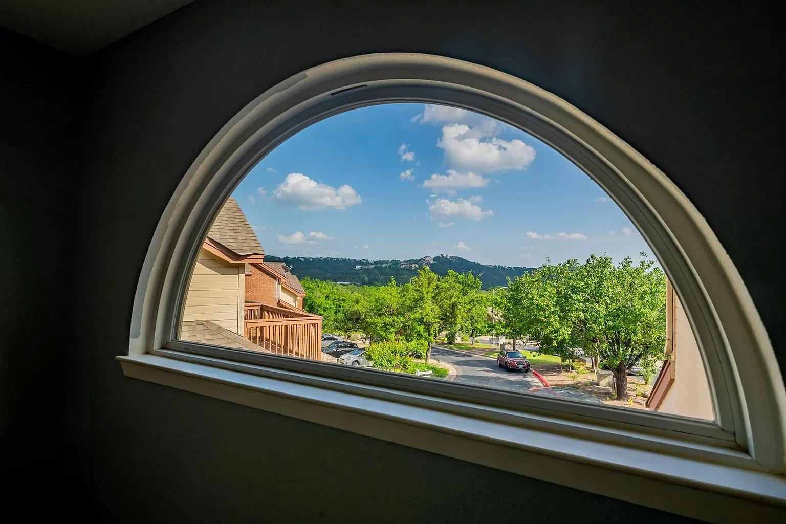 6616 Mesa Hollow Dr, Austin, TX 78750