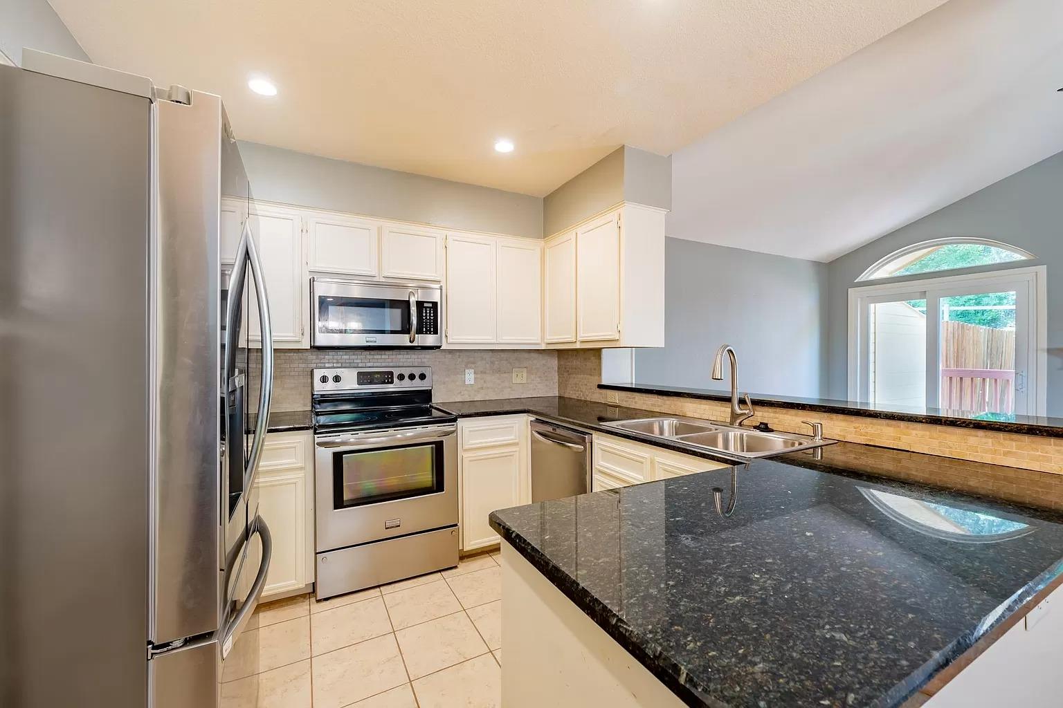 6616 Mesa Hollow Dr, Austin, TX 78750