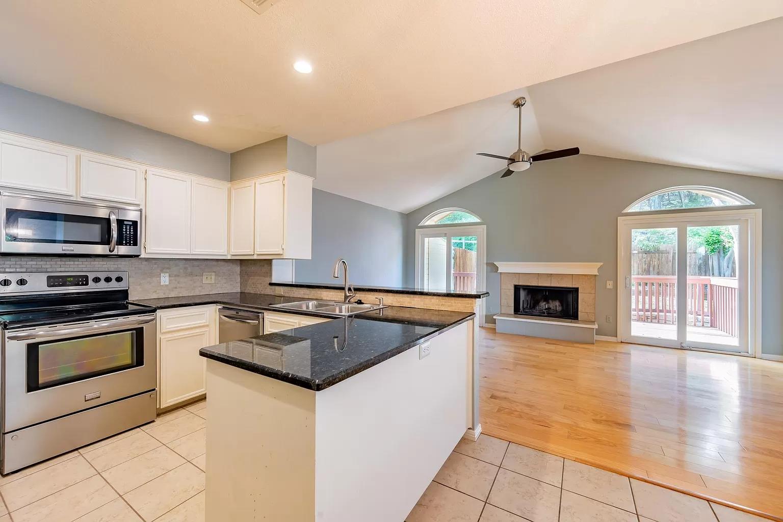 6616 Mesa Hollow Dr, Austin, TX 78750