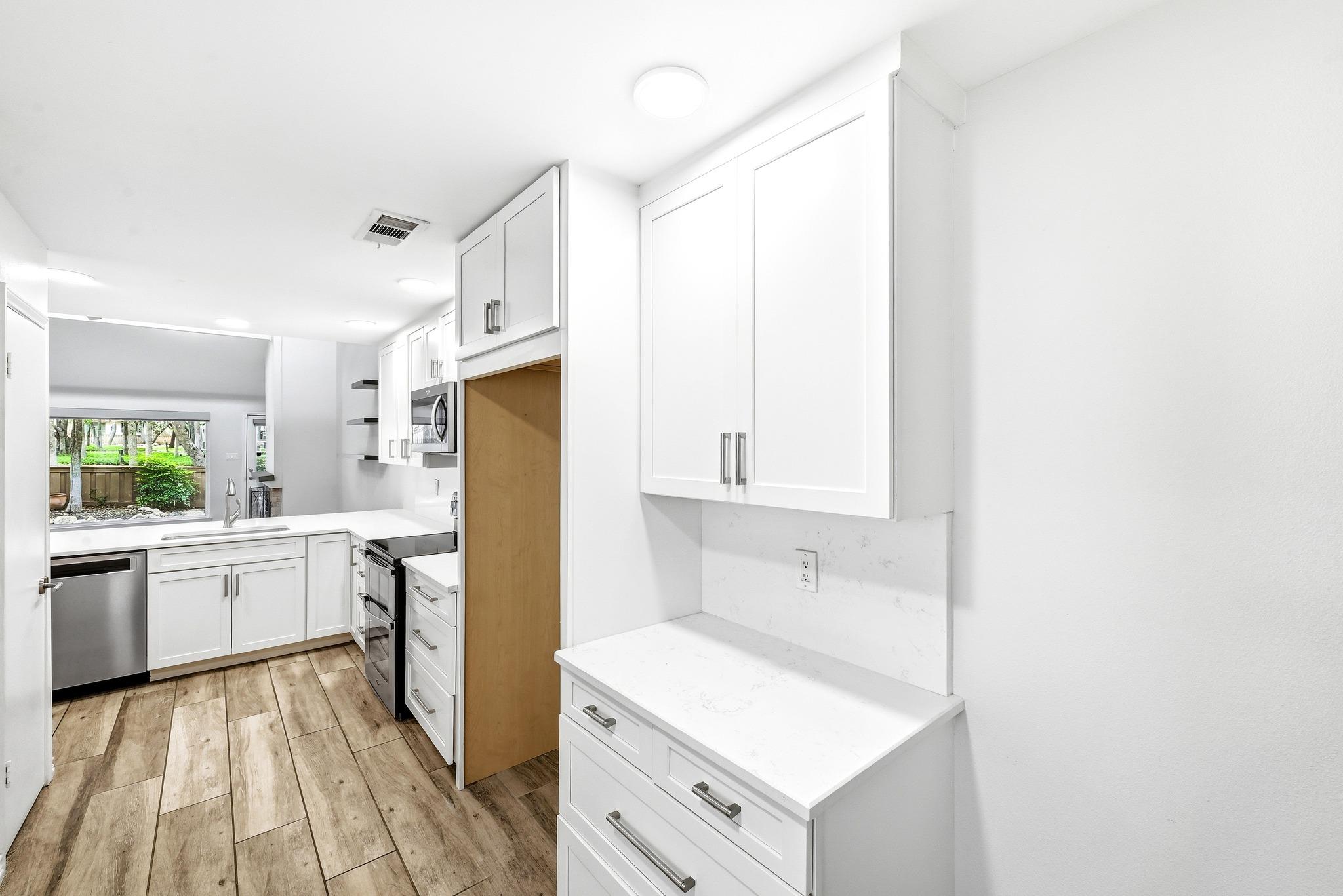 8218 Summer Place Dr, Austin, TX 78759