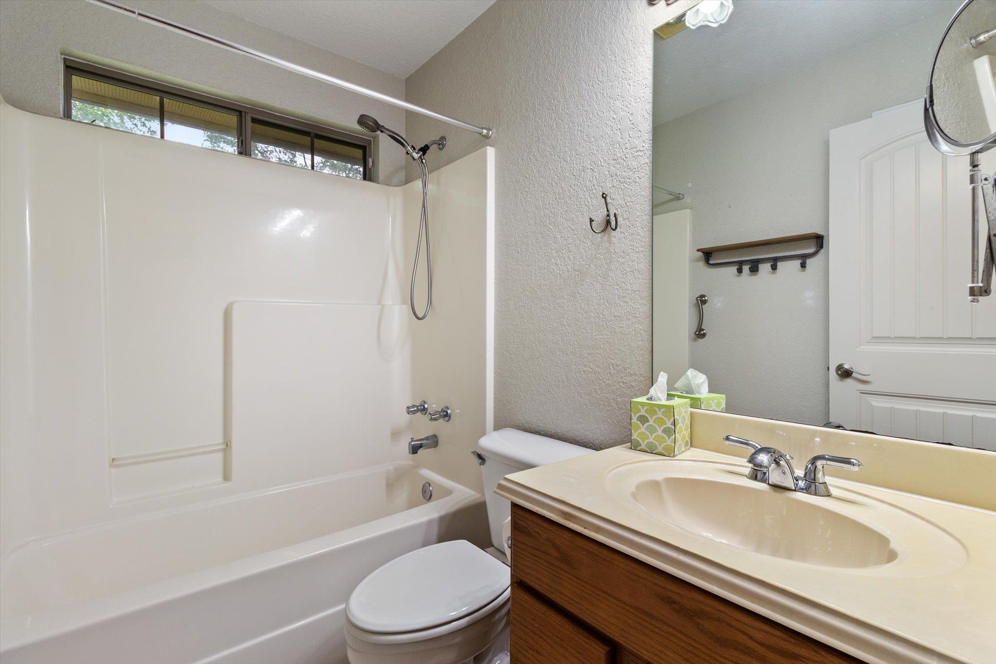 53 Tinas Trl, Martindale, TX 78655