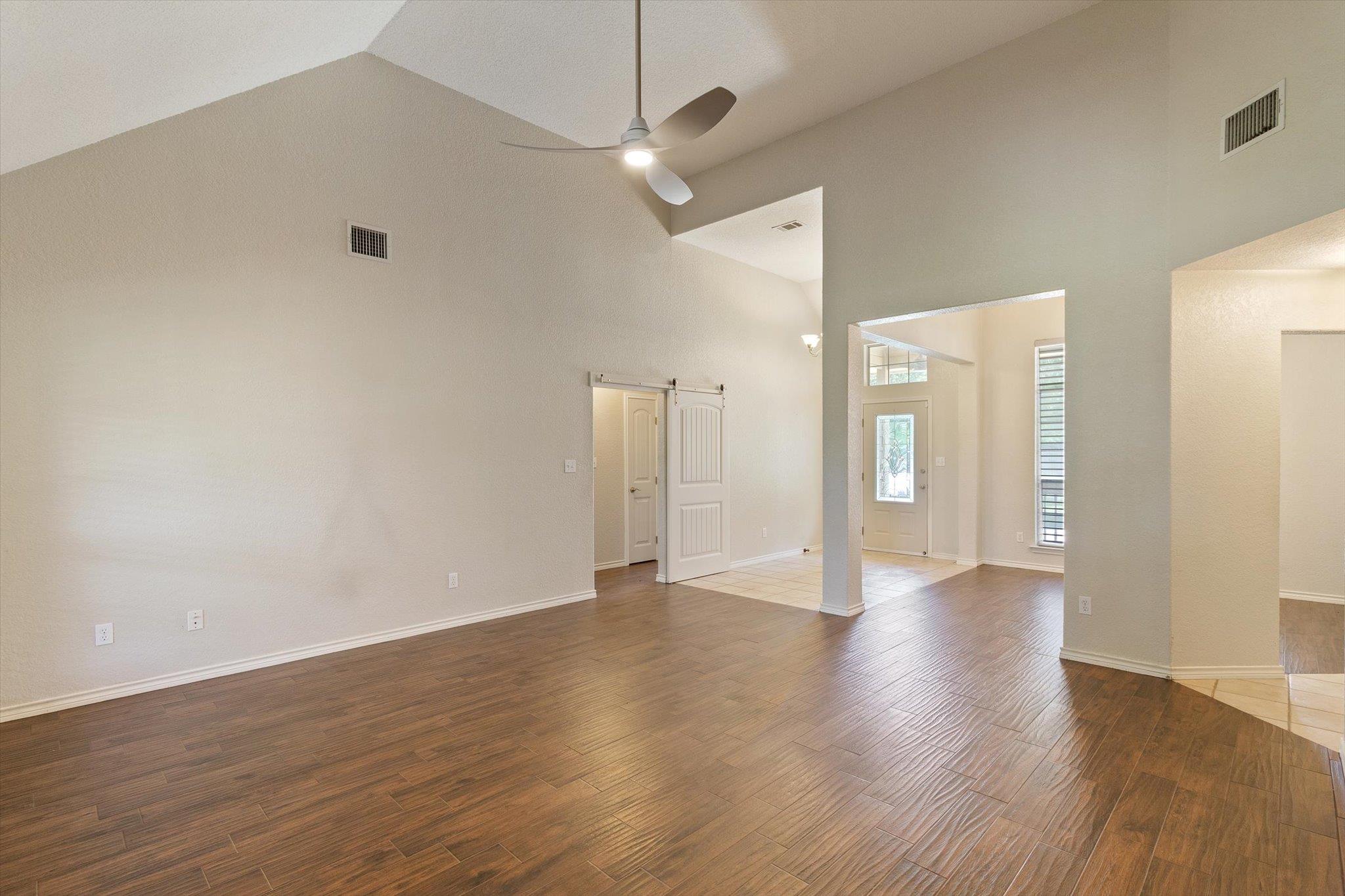 53 Tinas Trl, Martindale, TX 78655