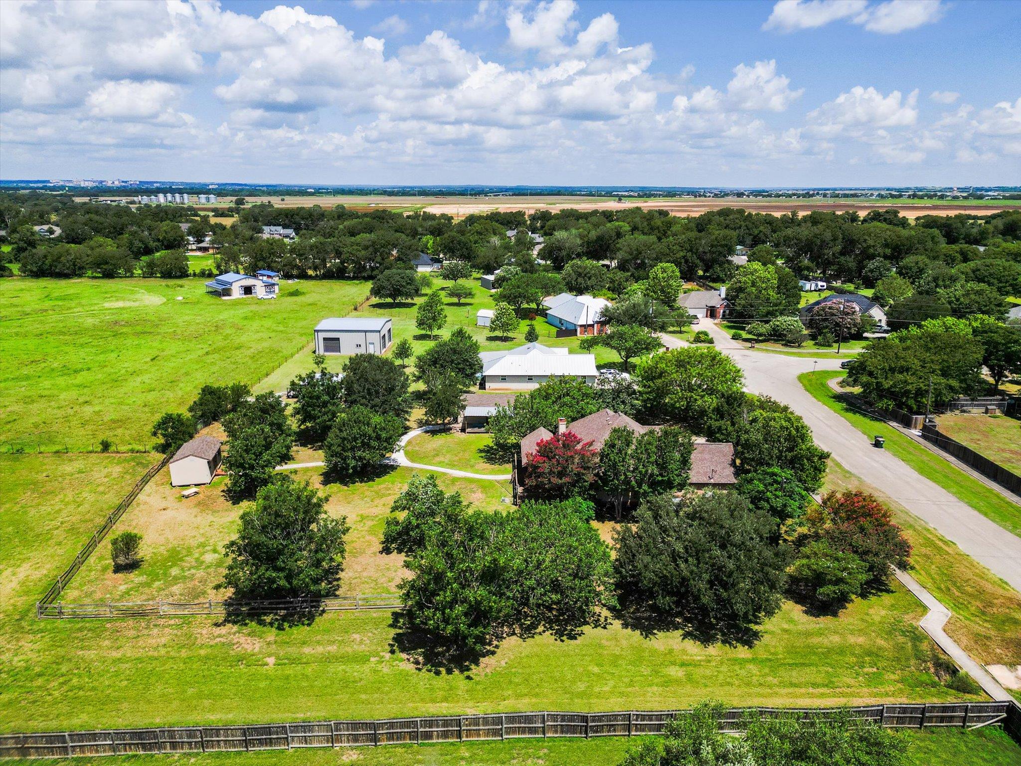 53 Tinas Trl, Martindale, TX 78655