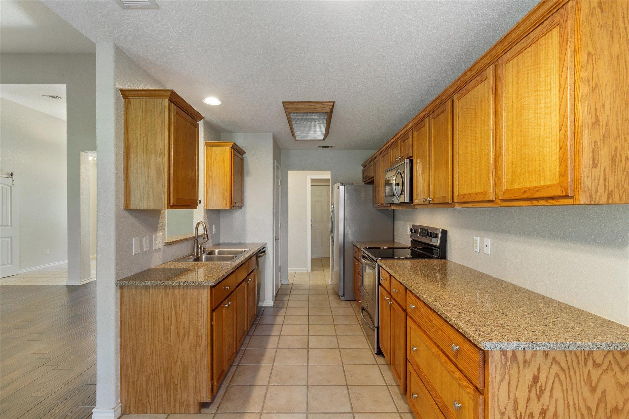 53 Tinas Trl, Martindale, TX 78655